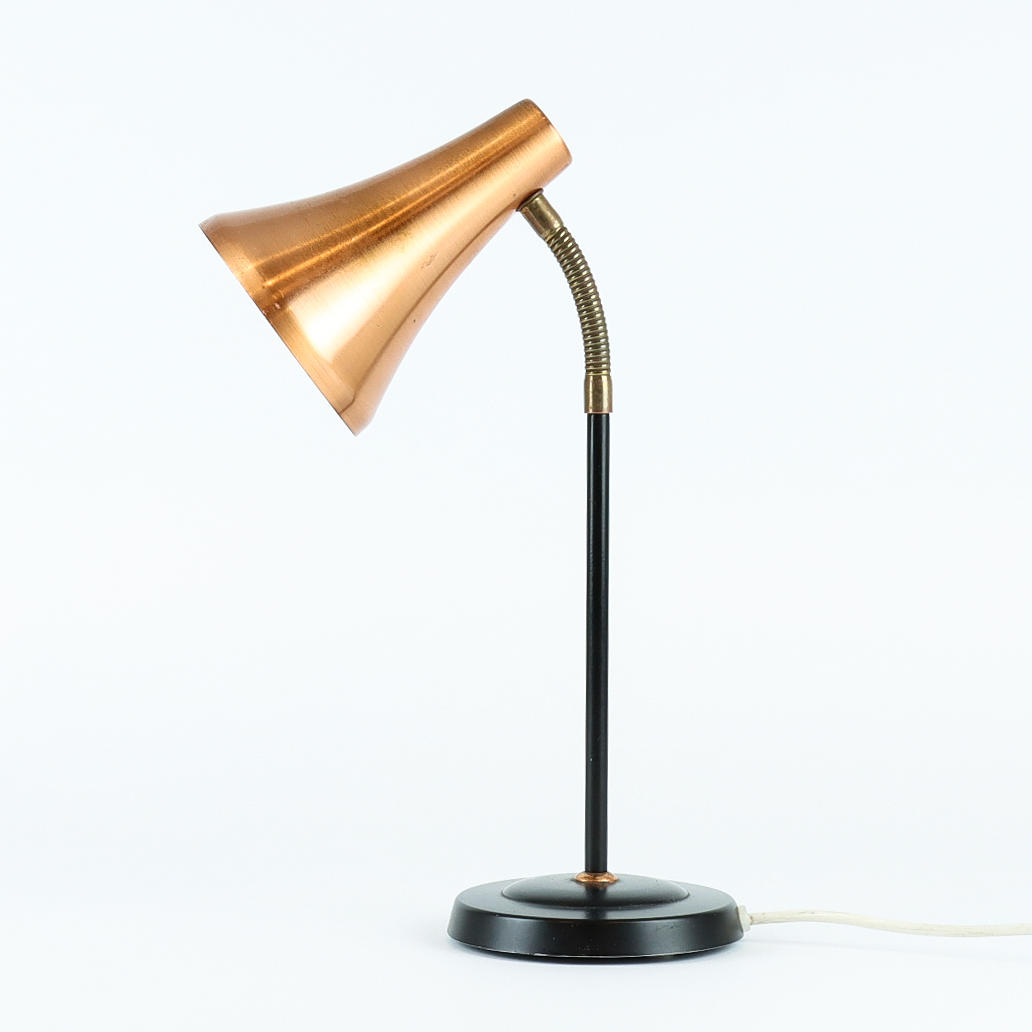BORDSLAMPA, koppar och plåt, 1950/60-tal.