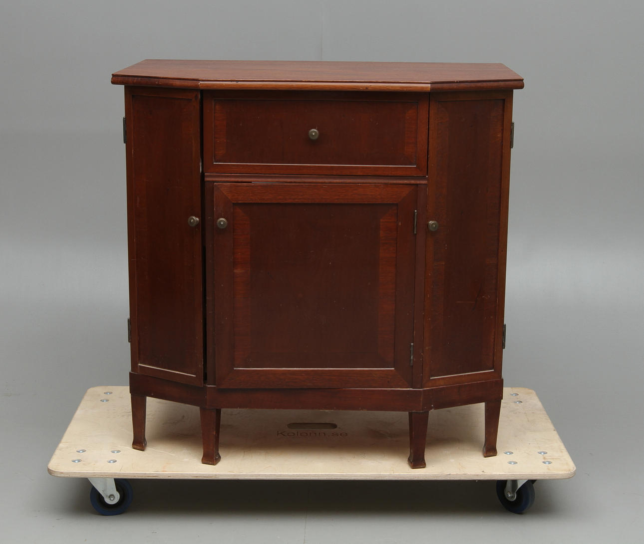 SKÄNK, med öppningsbar skiva, engelsk stil, 1900-tal.