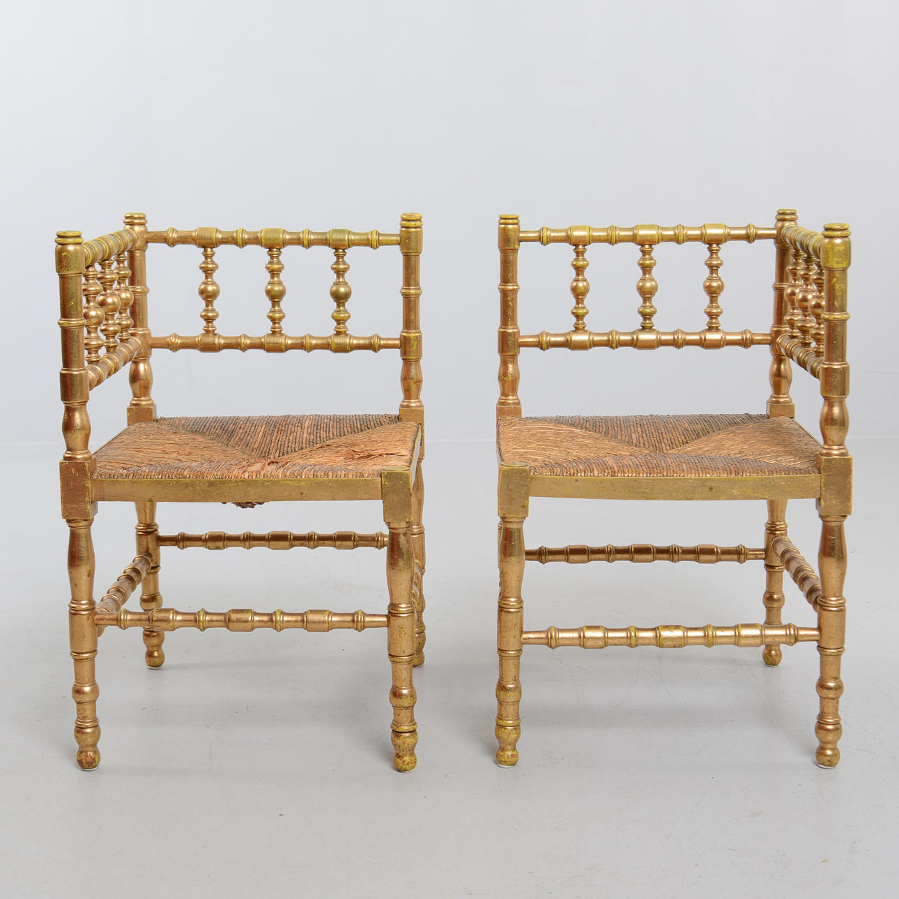 PUDERSTOLAR, ett par, 1900-tal.