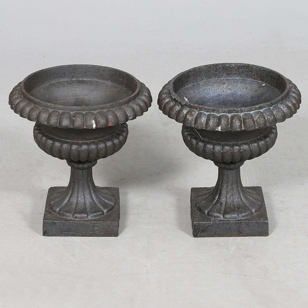 TRÄDGÅRDSURNOR, gjutjärn, No. 1, Husqvarna. 1900-tal.