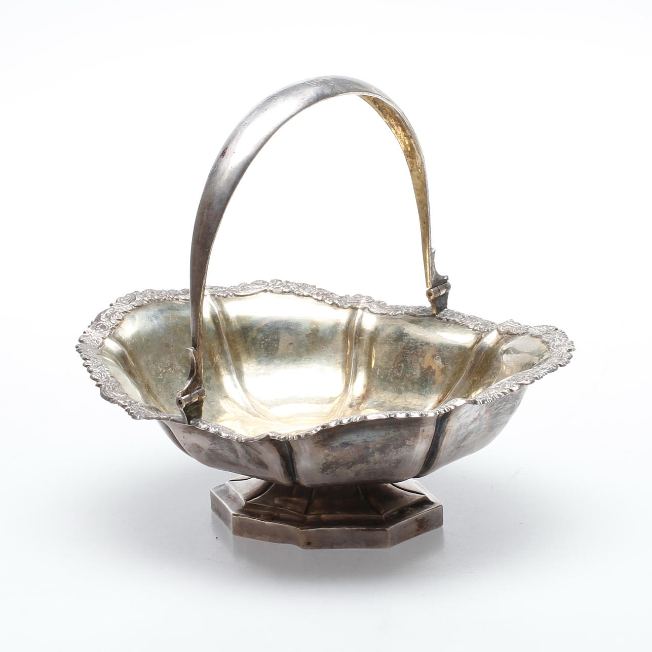 HÄNKELSKÅL, silver, kontrollmästare Nikolay Dubrovin, Moskva 1839, vikt ca. 393,6 gram.