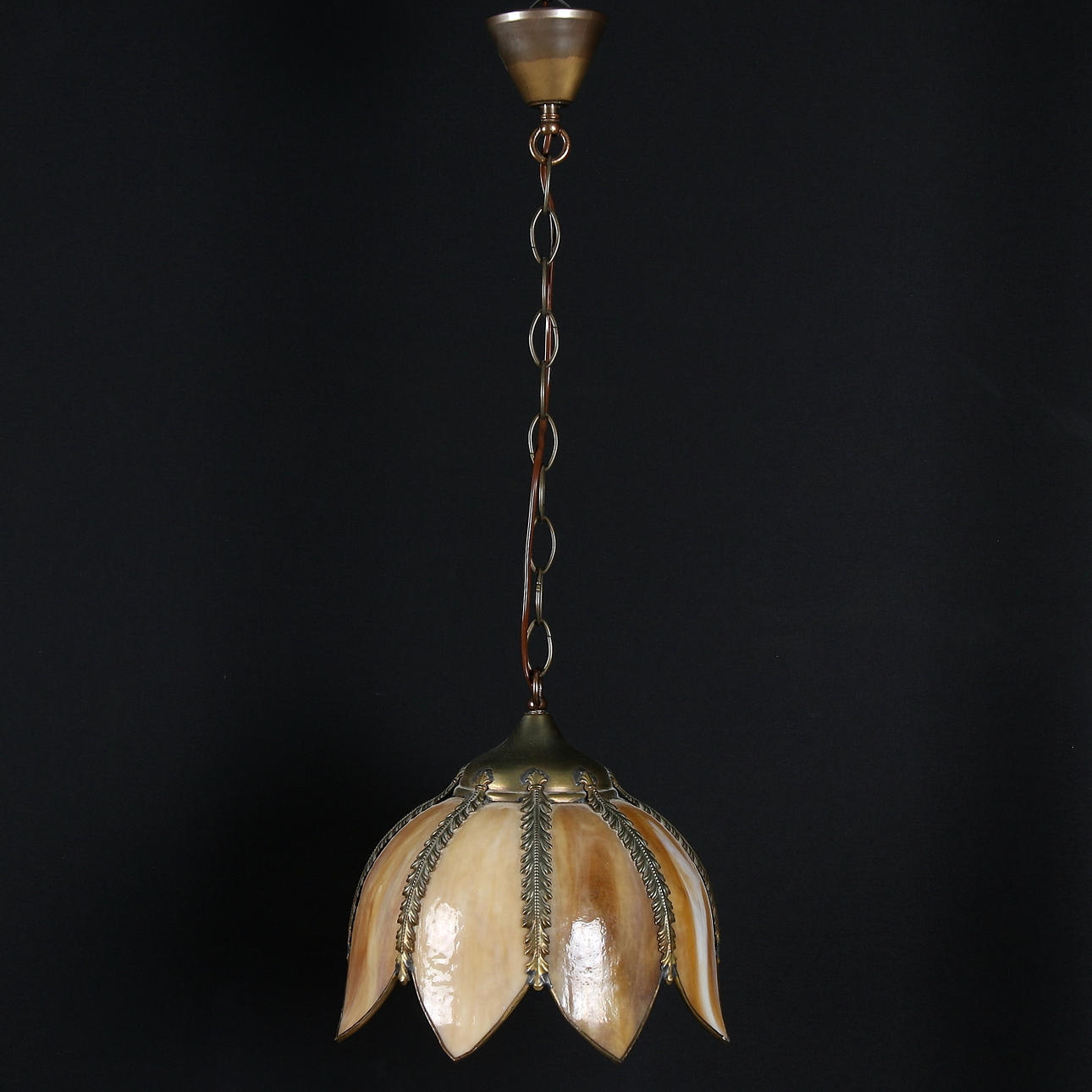 TAKLAMPA, jugend stil, 1900-talets andra hälft.