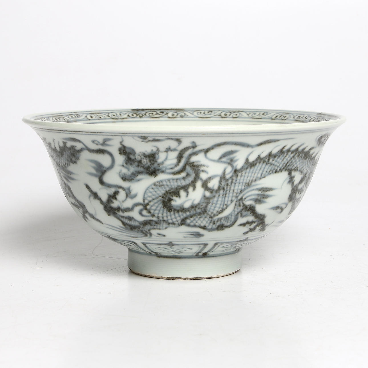 SKÅL, porslin, motiv i form av drakar, Kina, 1800-tal.