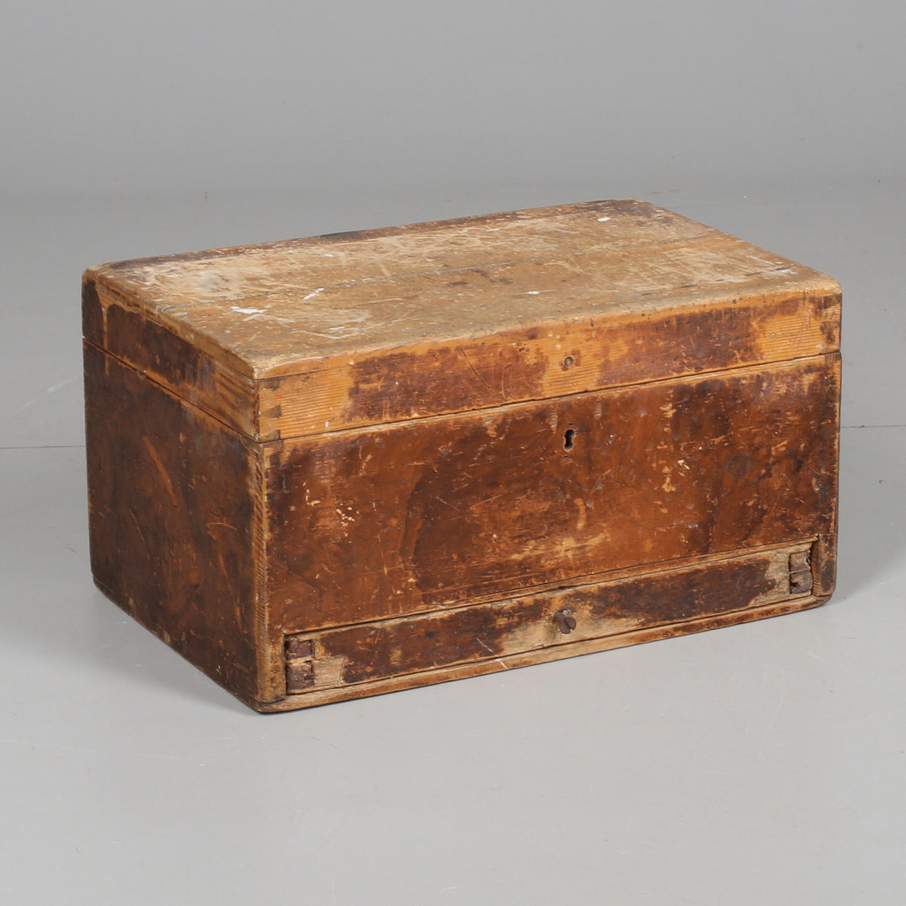 SOCKERSKRIN, trä, 1800-tal.