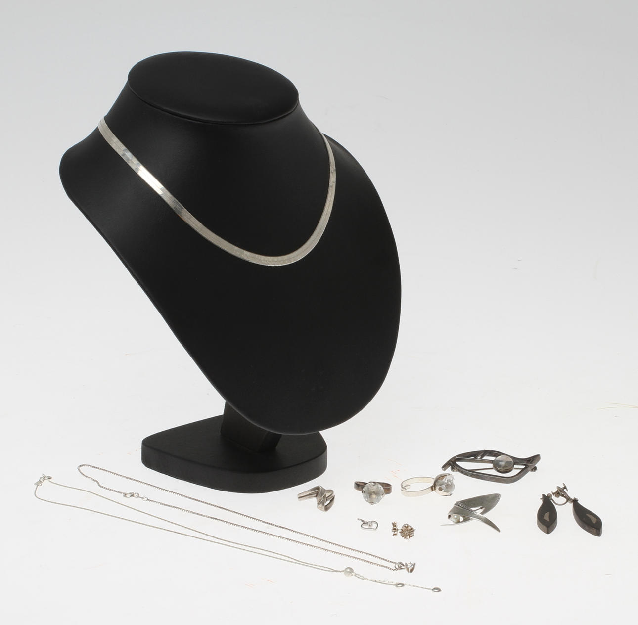 SMYCKEN, silver, 11 delar, 19/2000-tal.