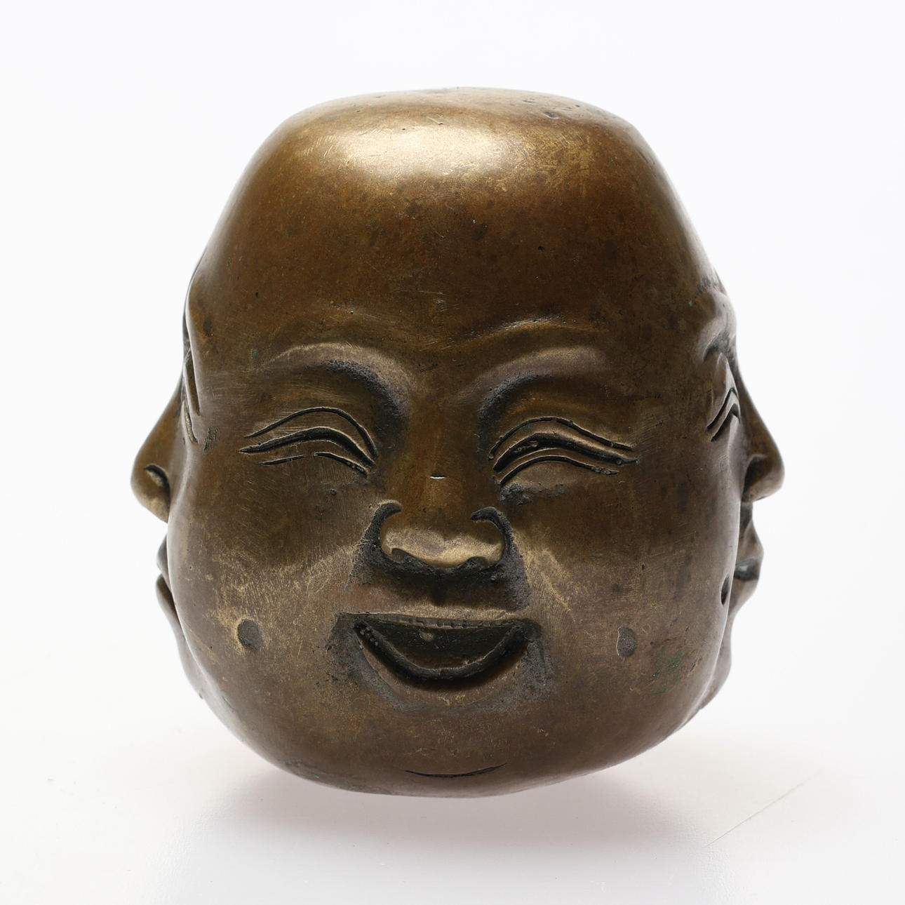 PRONSSIVEISTOS, jossa on neljä Buddhan kasvoa.