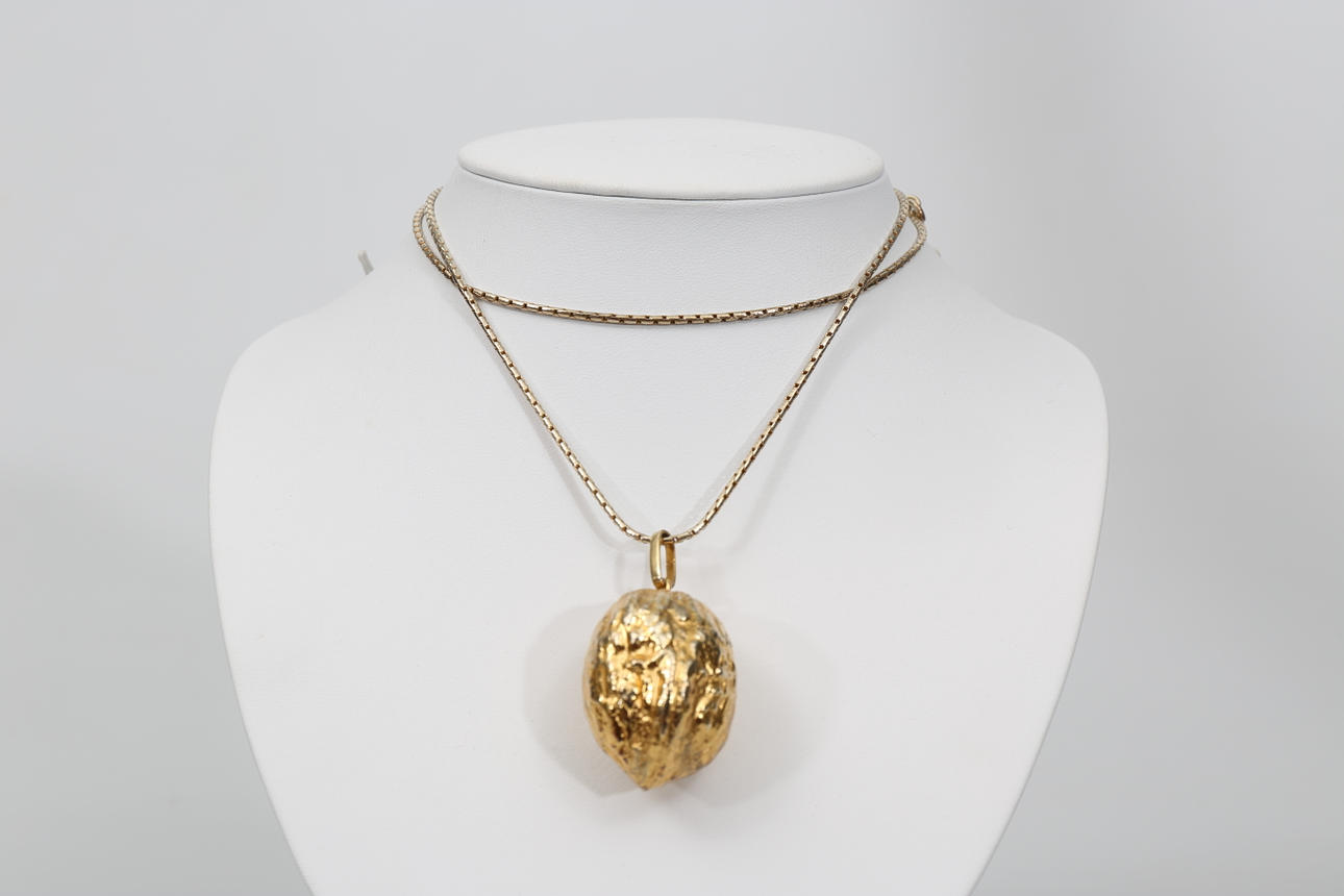 HALSBAND, silver, förgyllt, Valnöt, Flora Danica, Danmark, 1900-talets andra hälft.