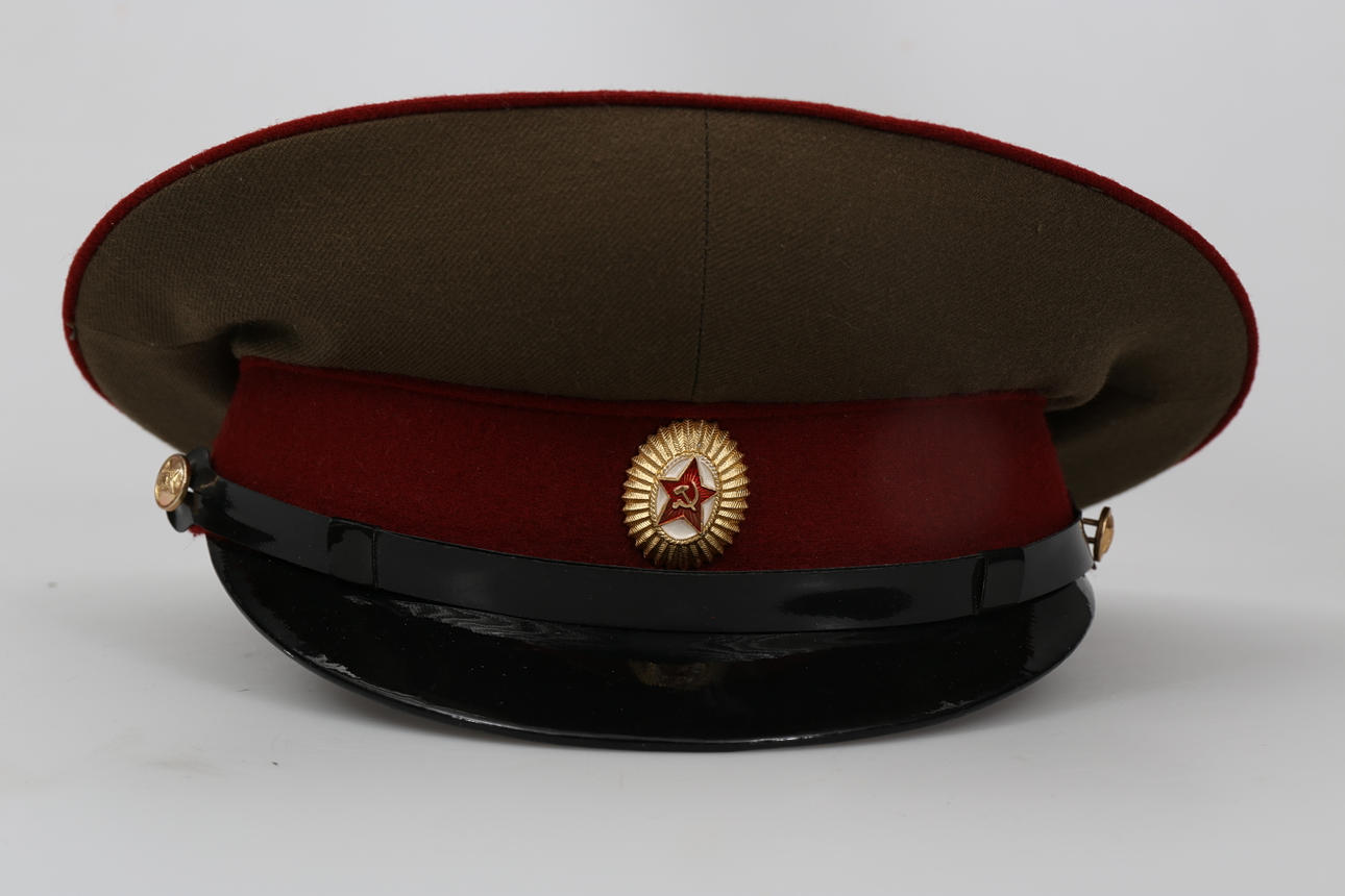 SKÄRMMÖSSA, Ryssland, 1900-talets andra hälft.