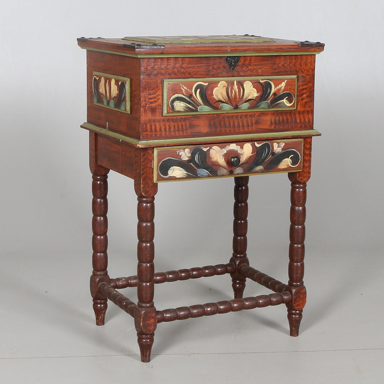 SYSKRIN, på benställning, kurbits, bär datering 1945.