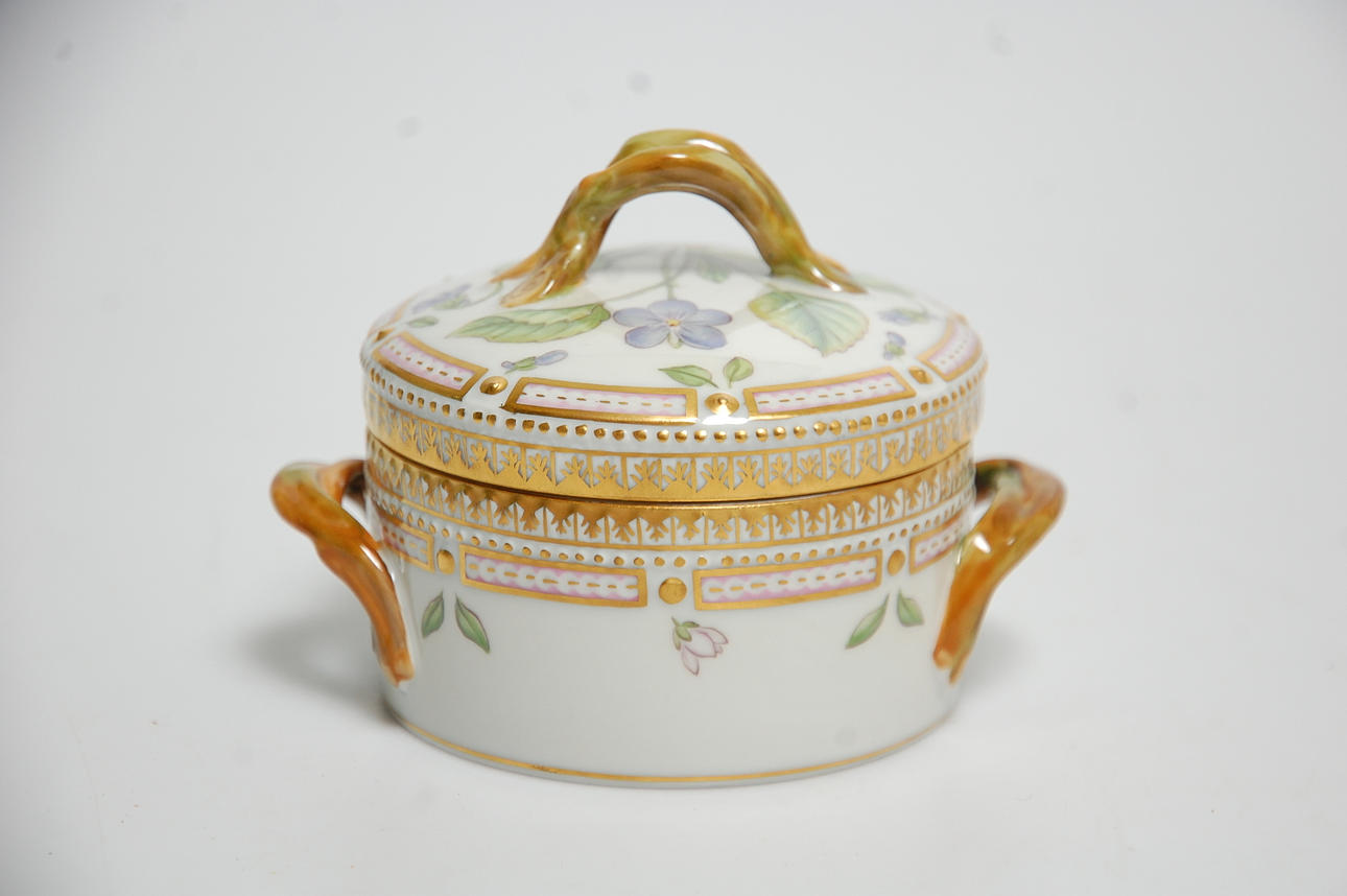 BONBONNIERE, Flora danica Royal Copenhagen modell 3624.