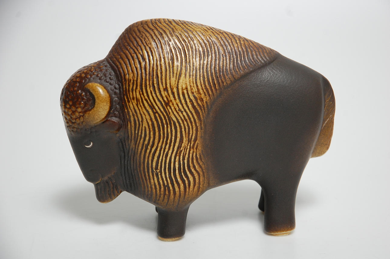 LISA LARSON. figurin , stengods, " Visent " Gustavsberg specialutgåva för WWF, NK.