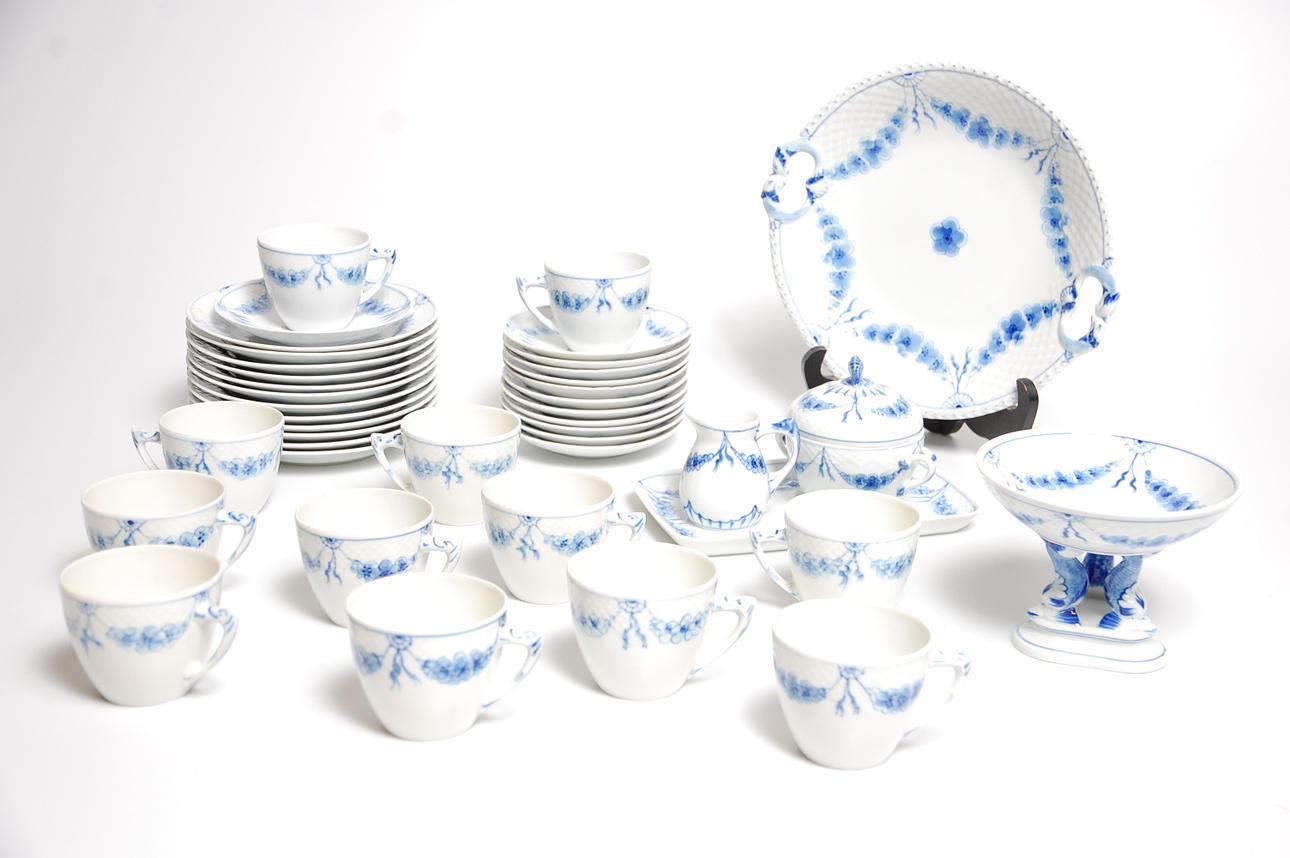 KAFFESERVIS, porslin 41 delar, " Empire " Bing & Gröndahl.