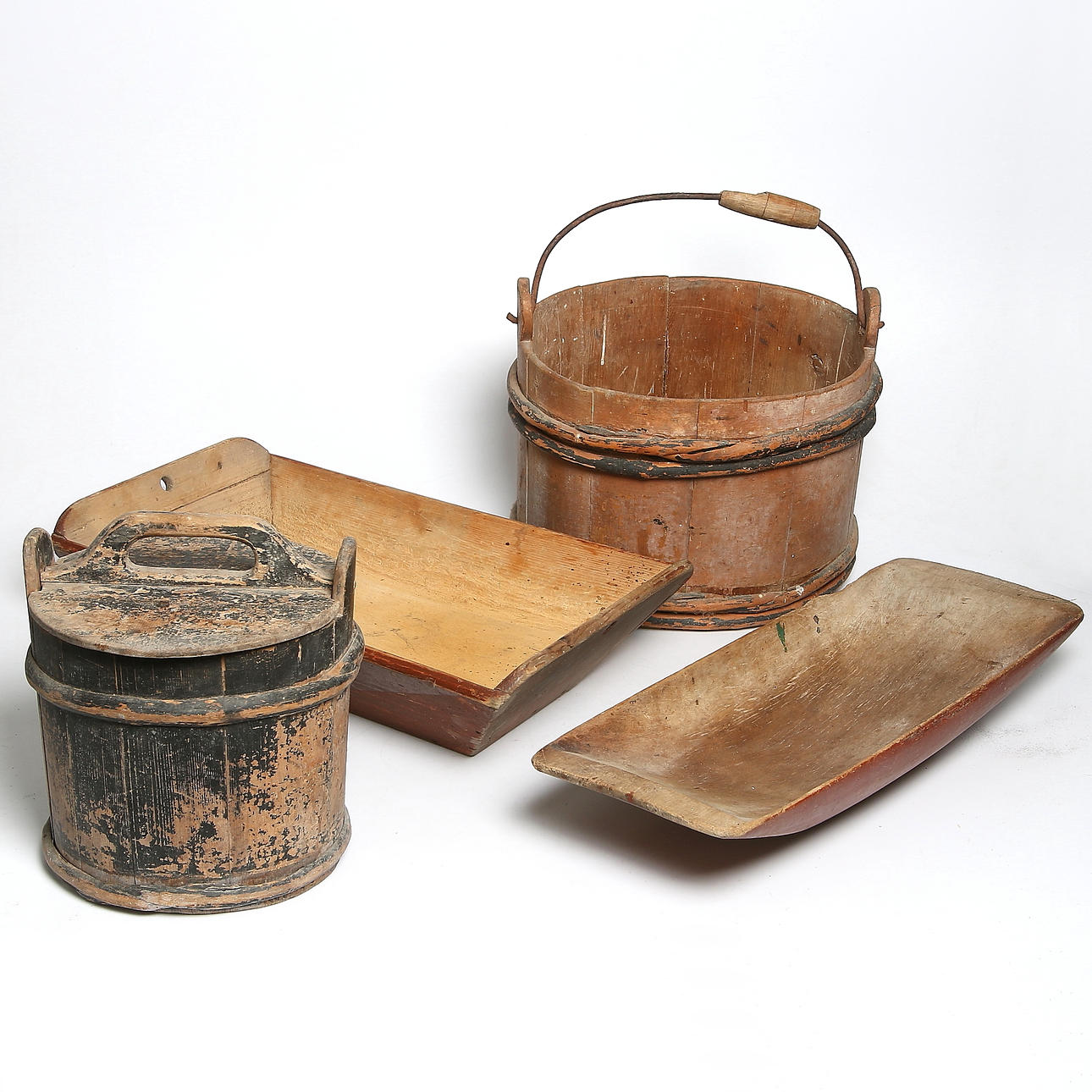 LAGGKÄRL samt TRÅG, 4 st, bemålat barrträ. 1800-tal.