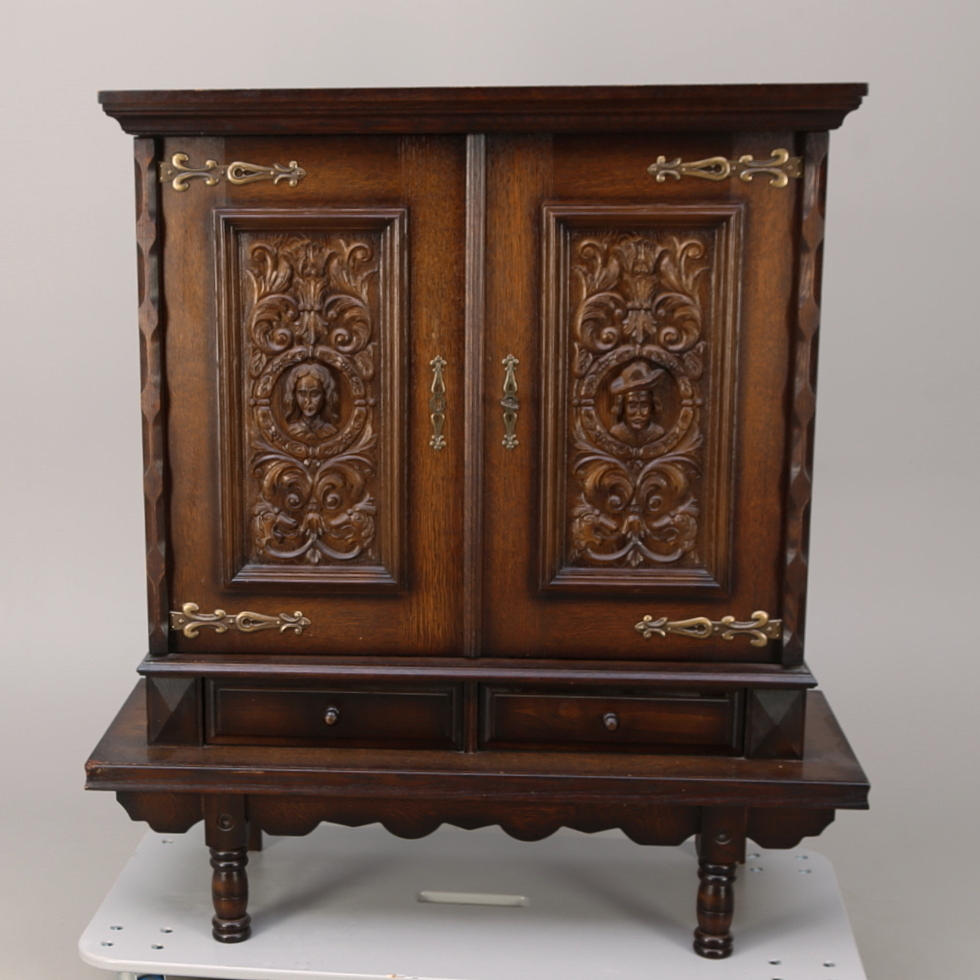 SKÅP, ek, träskuren dekor, barockstil, 1900-talets andra hälft.