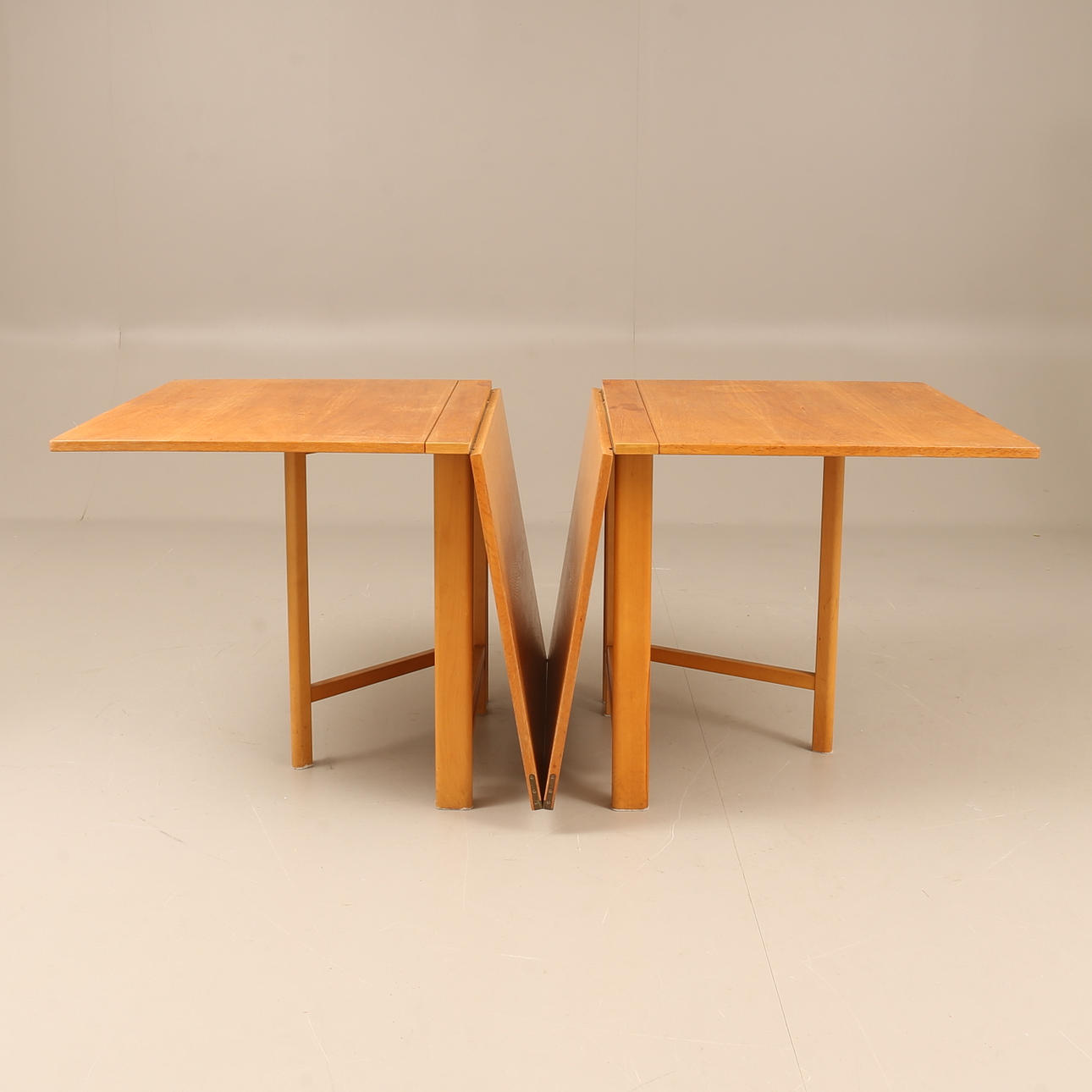 A 'Maria flap' oak folding table, Bruno Mathsson, 1970s.