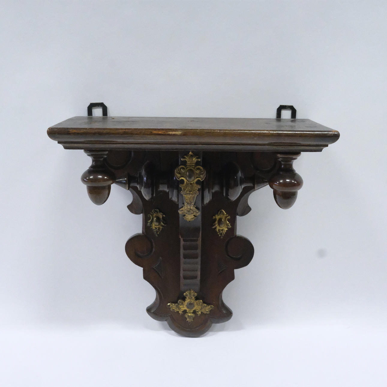 SEINÄKONSOLI, UUSRENESSANSSITYYLI.