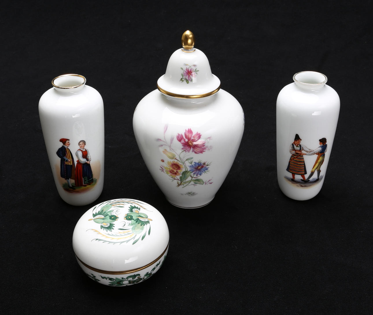 PORSLINSFÖREMÅL, 4 delar, bl a Meissen, 1900-tal.