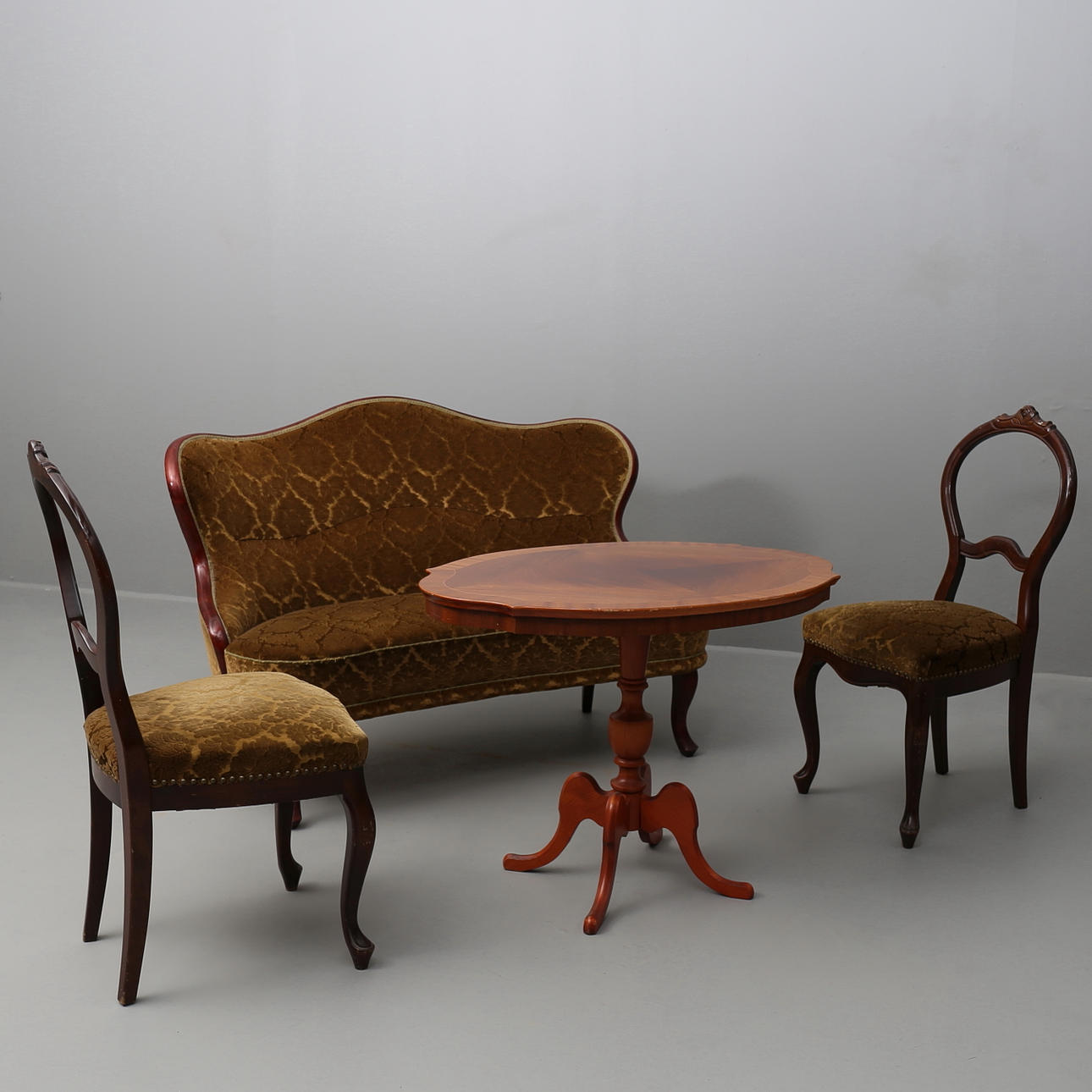 SALONGSGRUPP, rokokostil 1900-tal, 3 delar.