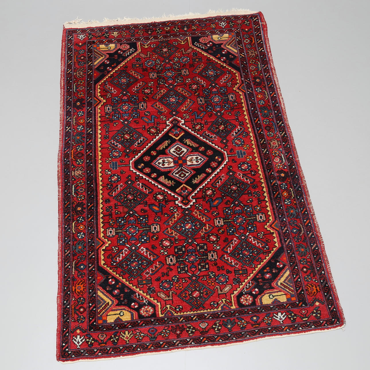 MATTA, persisk, handknuten, 218 x 136 cm. Mattor & Textil - Mattor ...