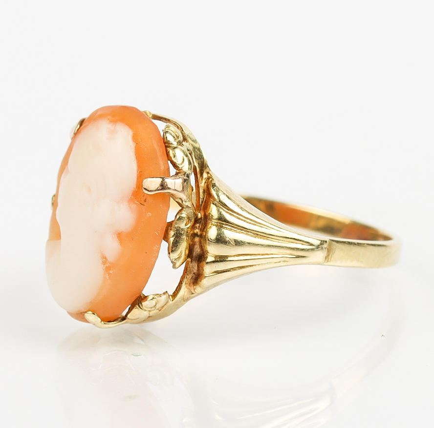 RING, 14k guld med kamé.