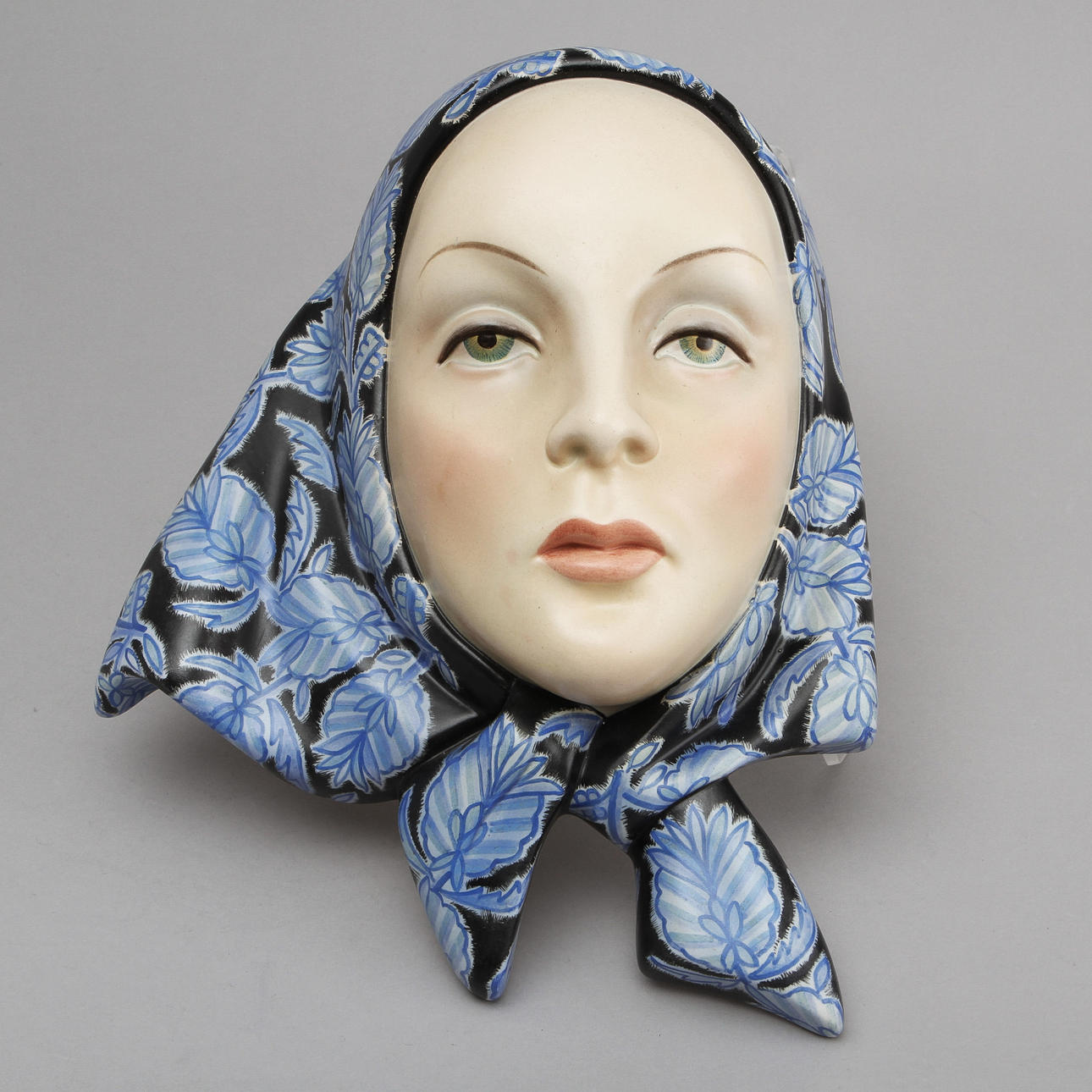 VÄGGMASK, Lenci, Italien.