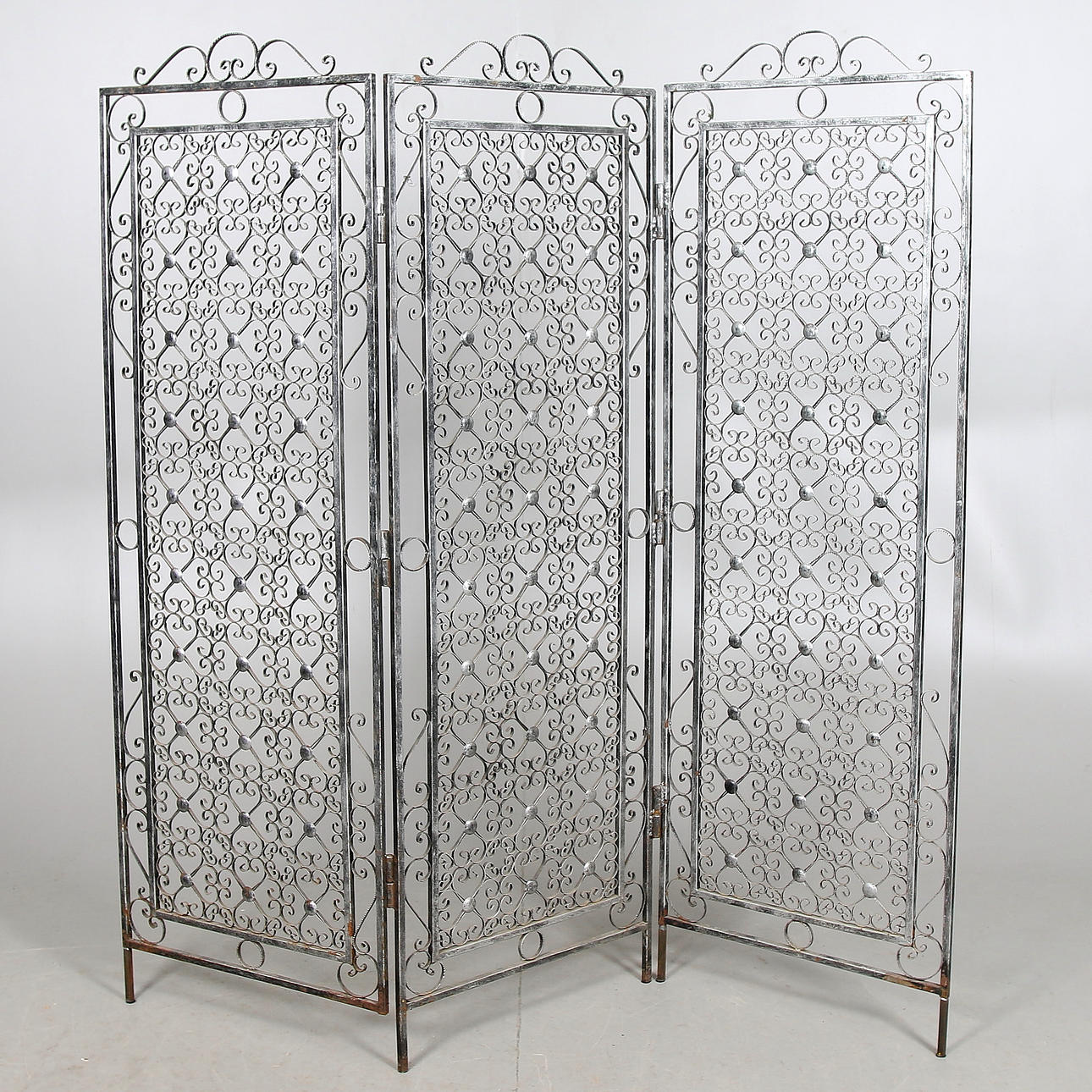 VIKVÄGG, metall. 1900-tal.