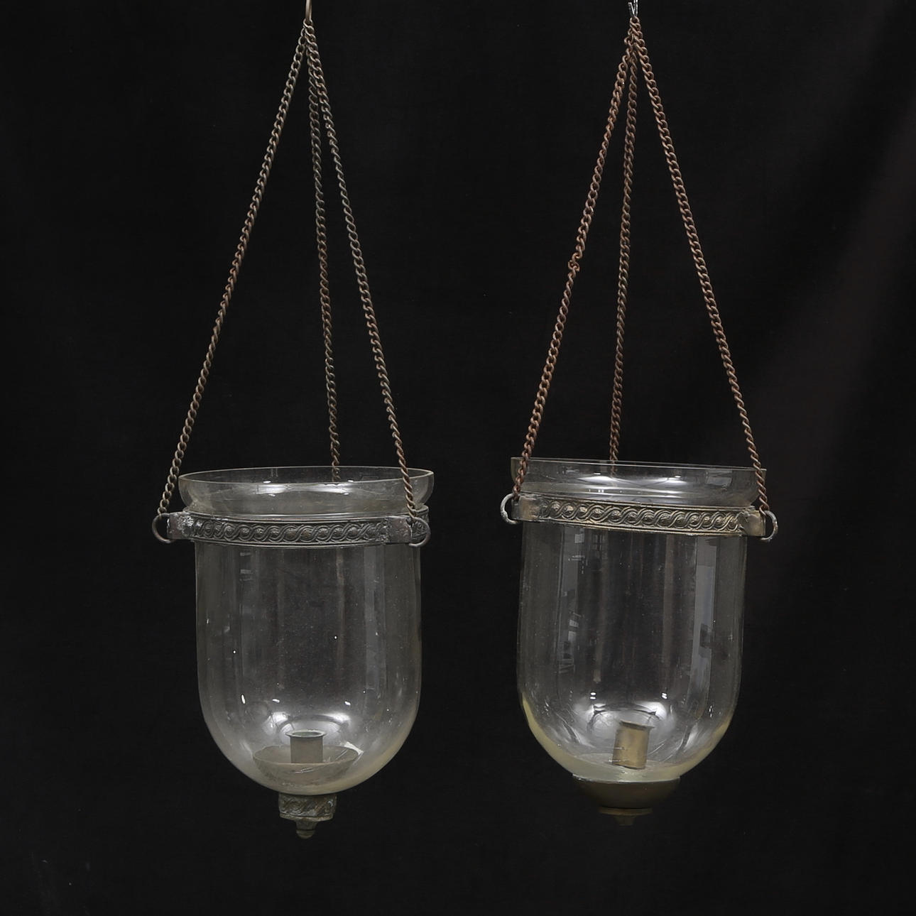 LJUSAMPLAR, ett par, 1900-tal, höjd utan kedjor 32 cm.