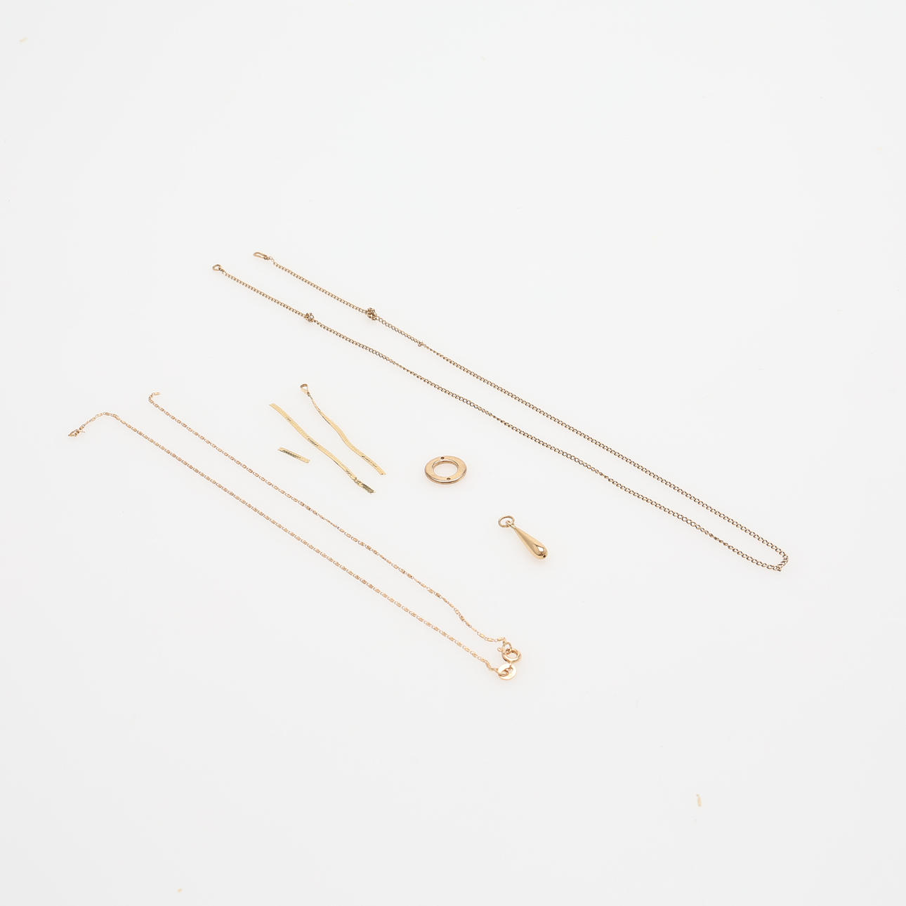 SCRAP GOLD, 18K, 6,2 GRAMS.