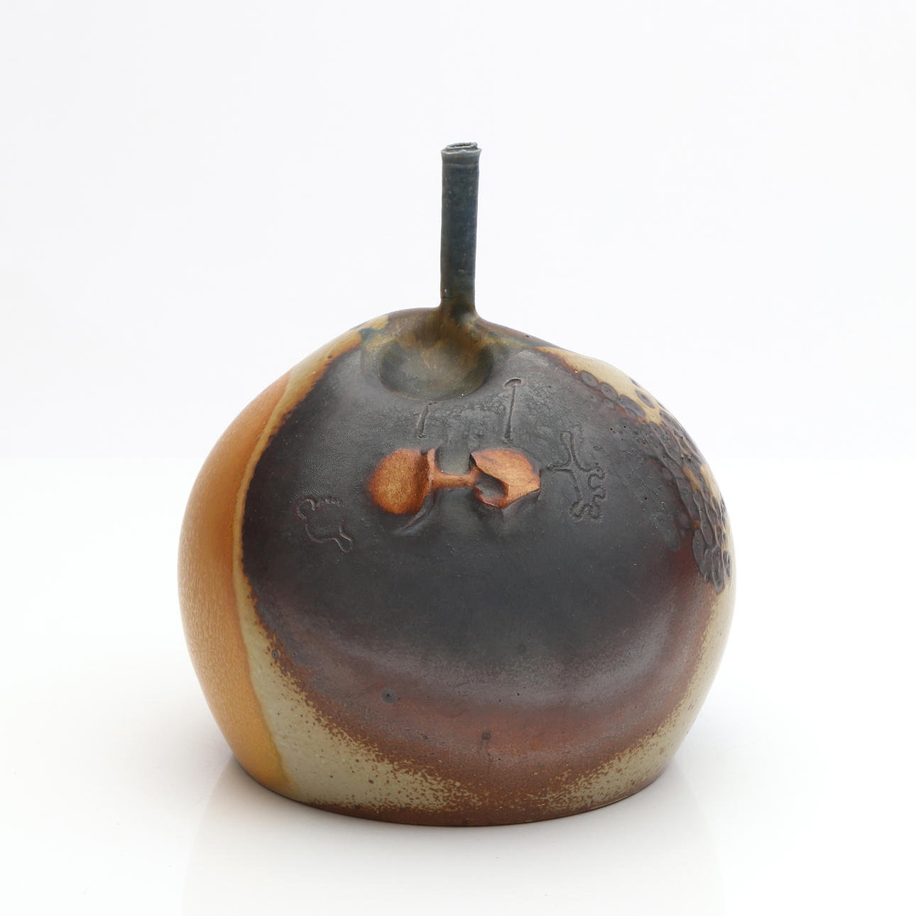 CLAES THELL. Vas. Stengods. Signerad undertill.