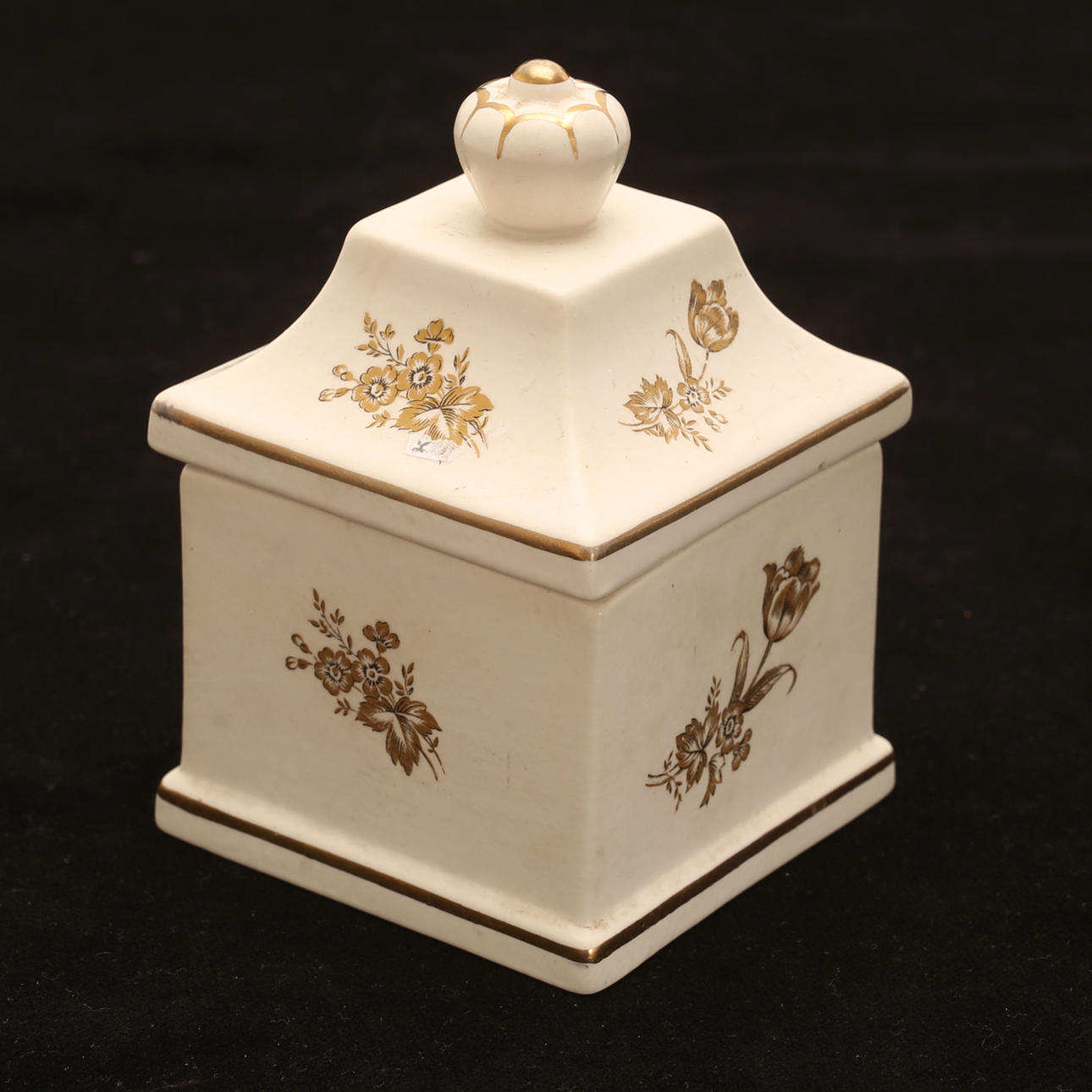 WILHELM KÅGE. Kaappi, posliini, Gustavsberg.