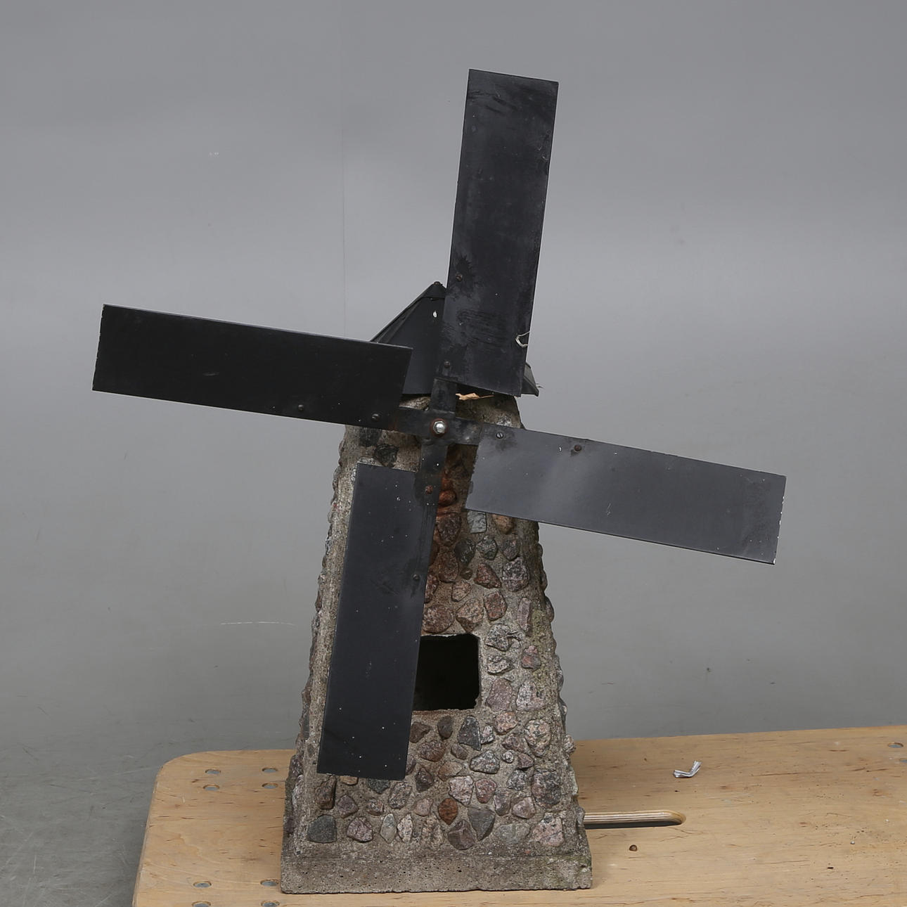 TRÄDGÅRDSSKULPTUR, sten och plåt, 1900-tal.