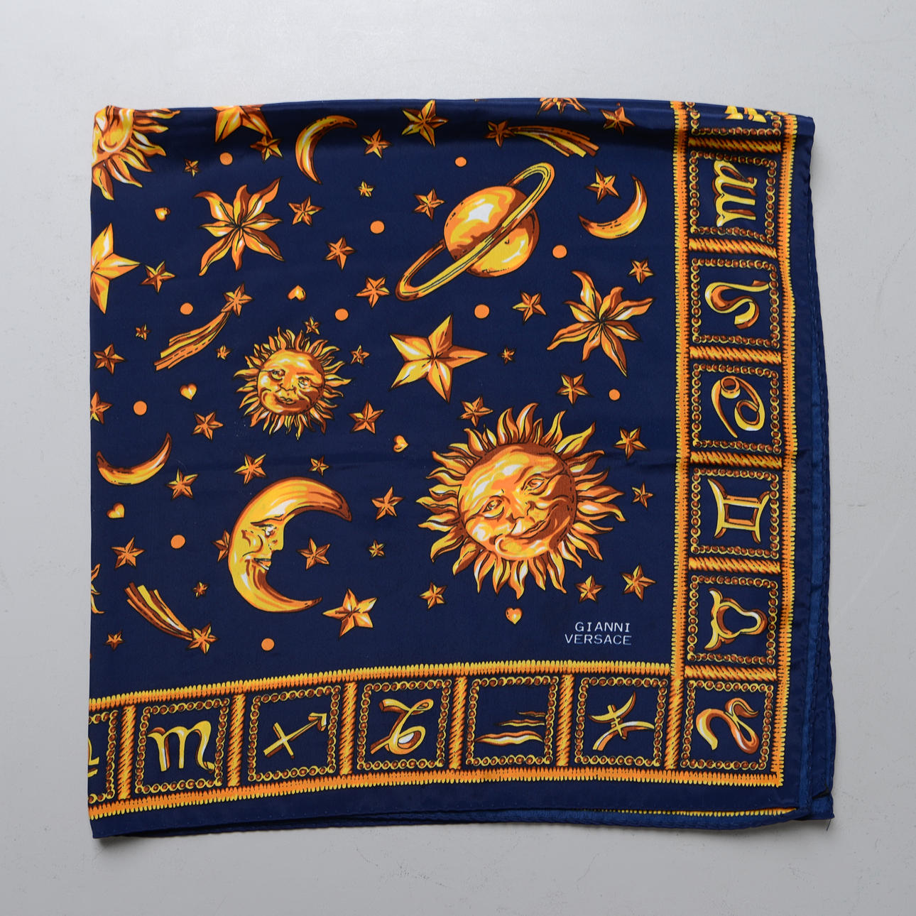 VERSACE. Scarf, silk, approx. 90 x 90 cm. Vintage & Designer