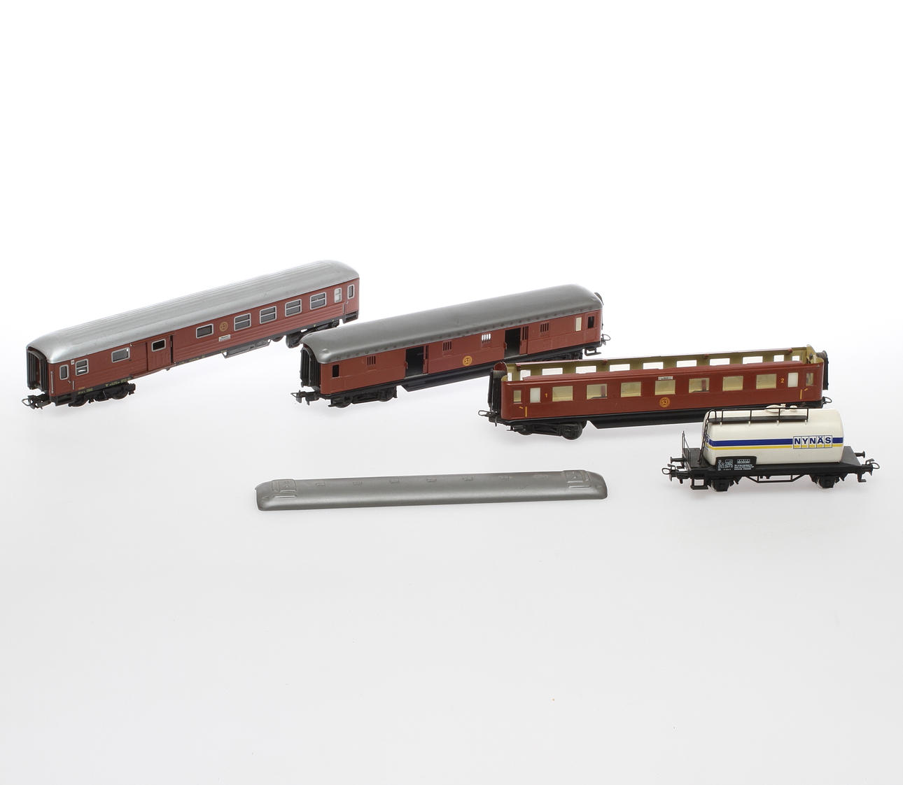 MÄRKLIN 4 svenska vagnar. 4020, 4021, 4031 och tankvagn NYNÄS.