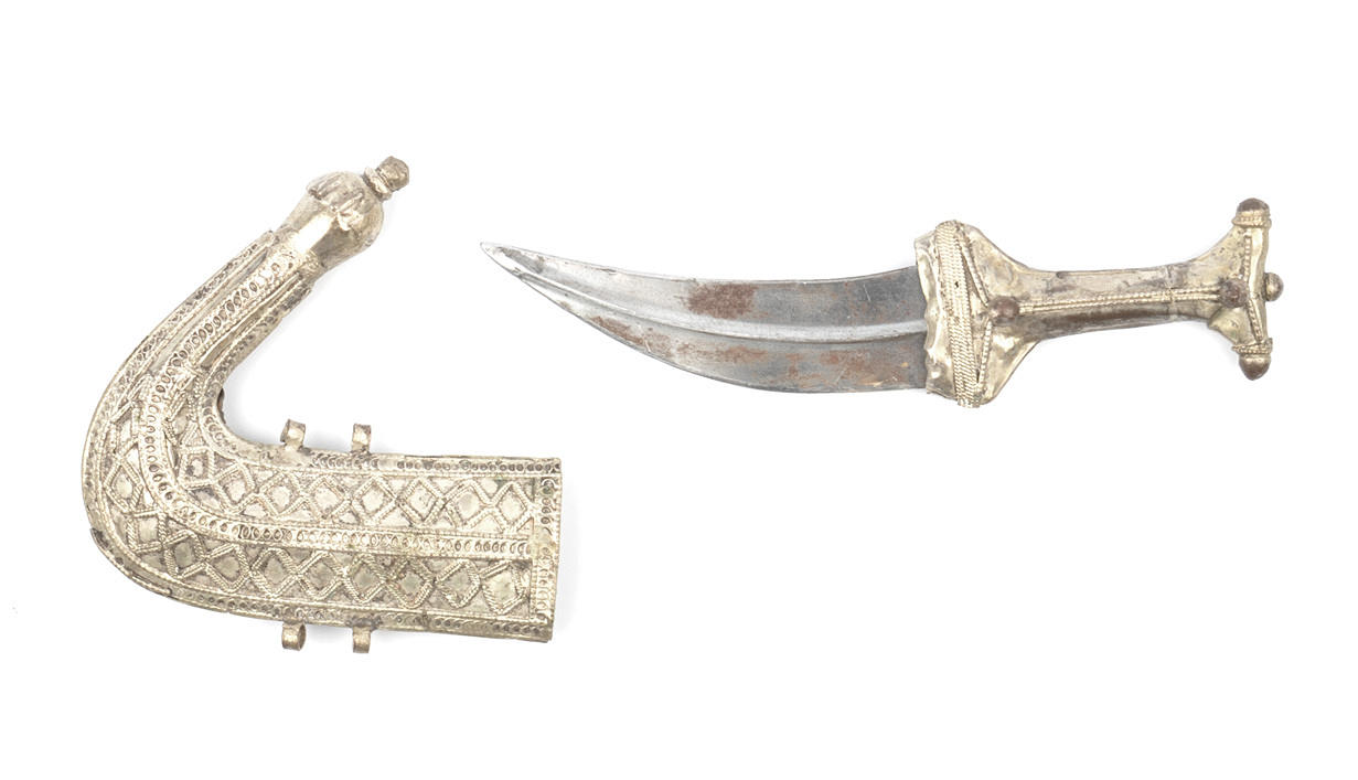 JAMBIA, KRUMMDOLCH. Replika av en gammal dolk.