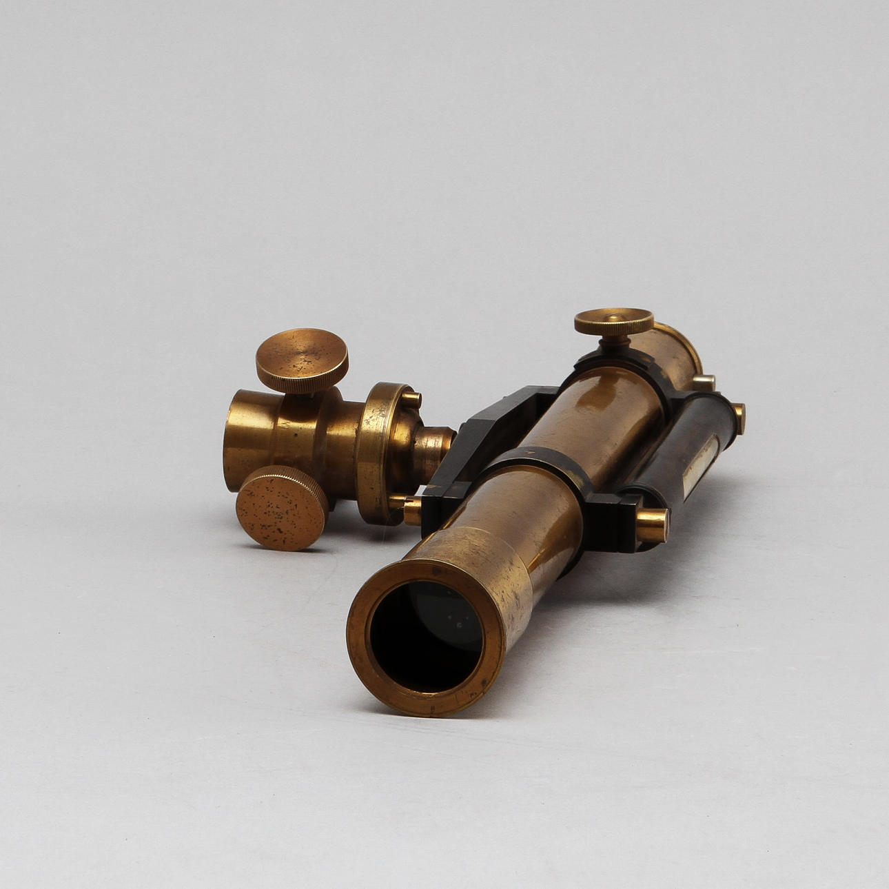 MÄTINSTRUMENT, med vattenpass, Frans J Berg, Stockholm, 1900-talets första hälft.