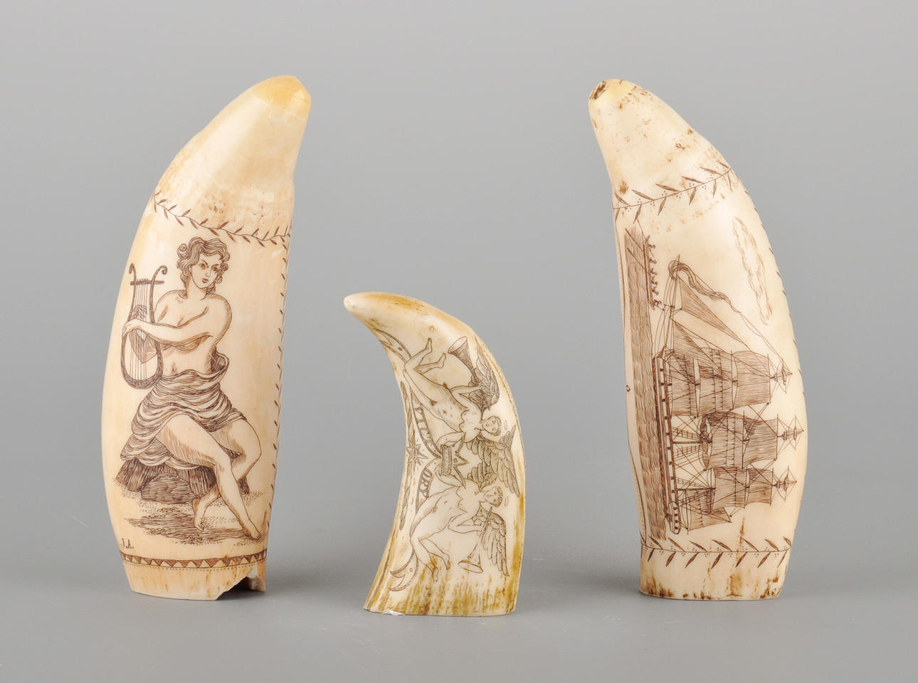 SCRIMSHAW. Replik av forntida verk från 1800-talet.