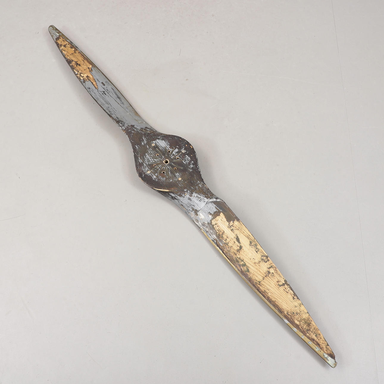 PROPELLER, træ med beslag af messing, til flyvemaskiner.