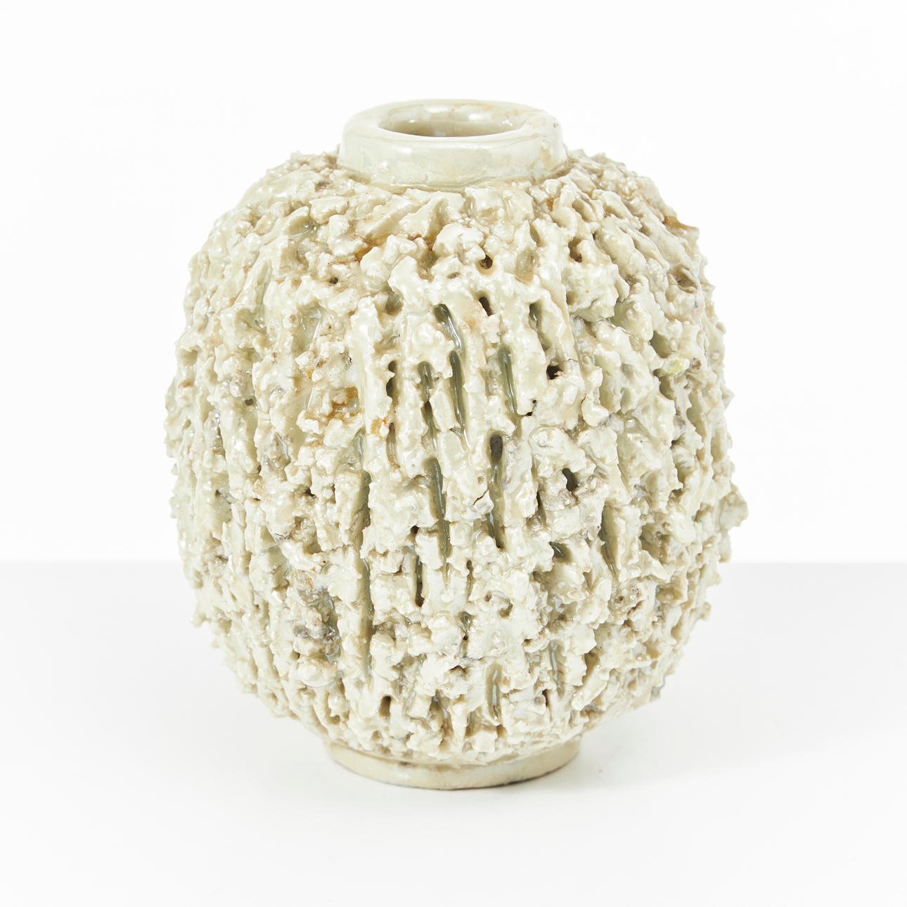 GUNNAR NYLUND. A stoneware vase, “Chamotte”, Rörstrand.