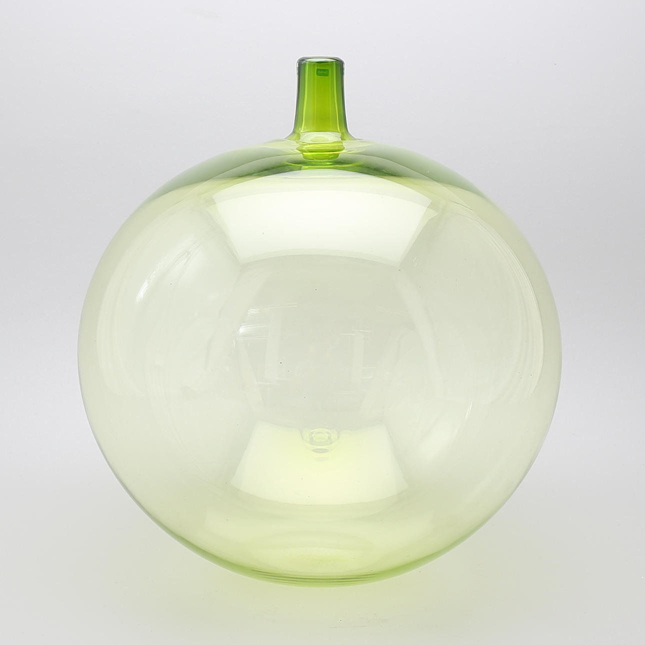 INGEBORG LUNDIN. Vas, glas, "Äpplet", Orrefors, 1900-talets andra hälft.