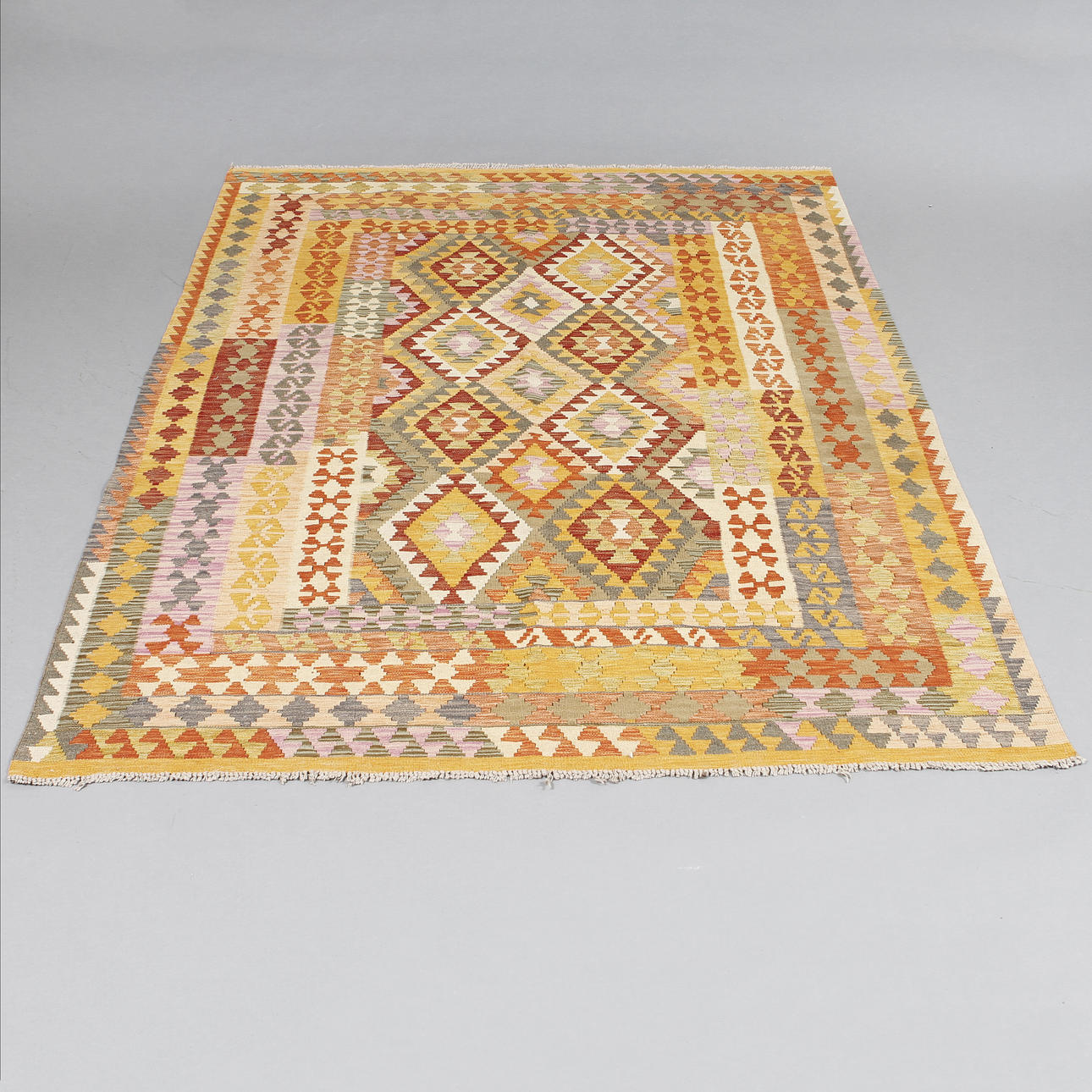 MATTA, Kelim. 227 x 167 cm.