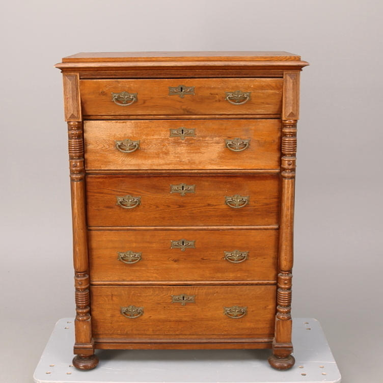 BYRÅ, ek, nyrenässans, 1800-talets slut.