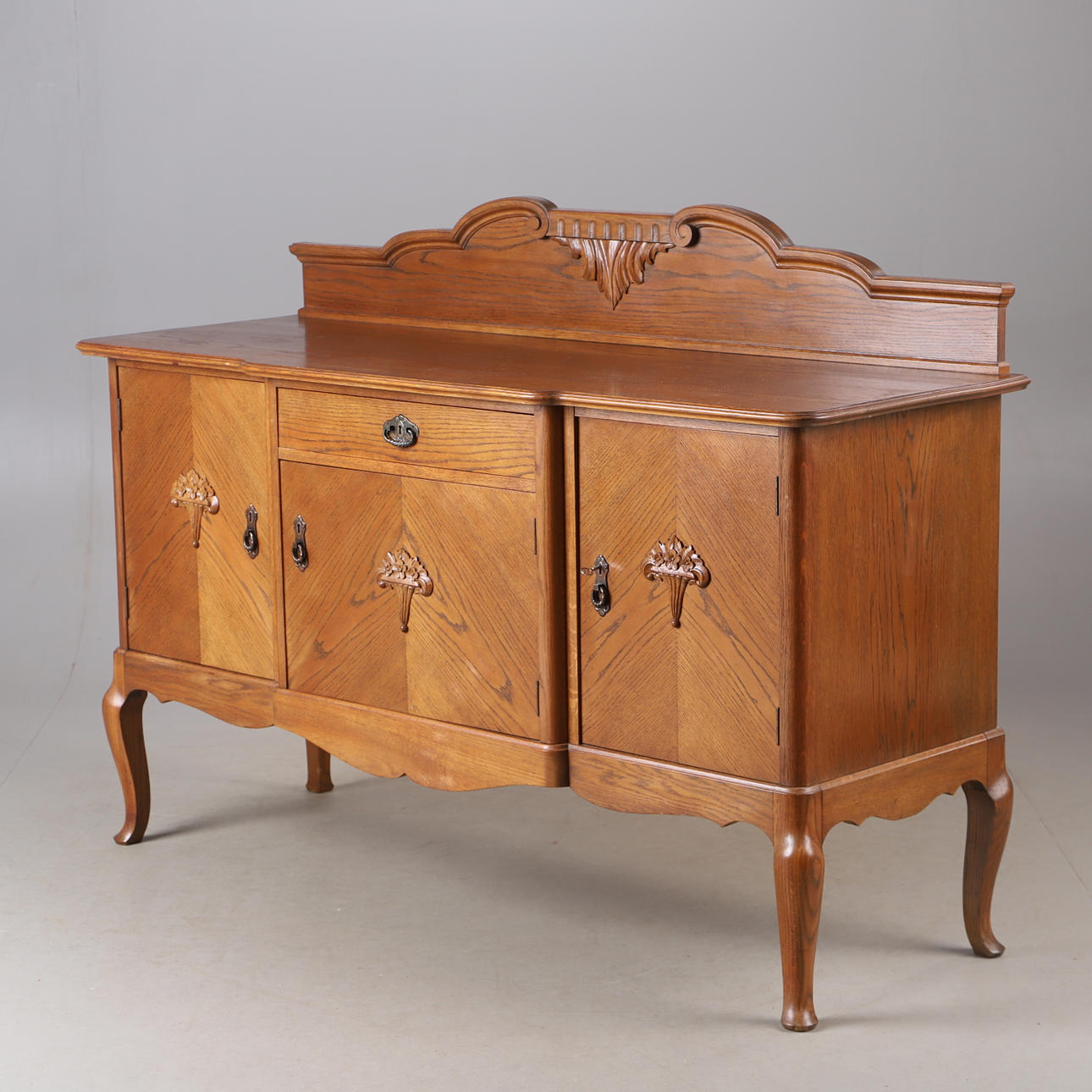 APARADOR, roble, estilo rococó.