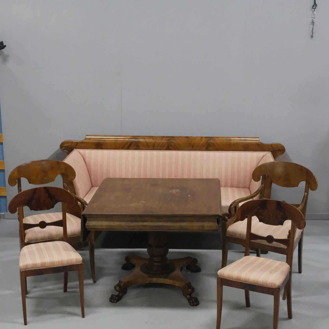 GRUPO DE SALÓN KARL JOHAN-STIL.