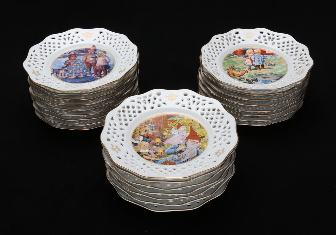 GALLERASSIETTER, 24 st, "I barnens värld" efter Jenny Nyström, 1900-talets senare del.