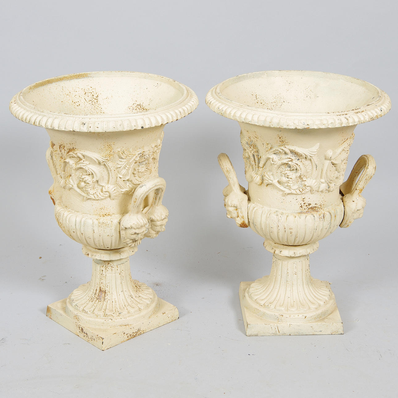 URNOR, 1 par, målat gjutjärn, samtida.