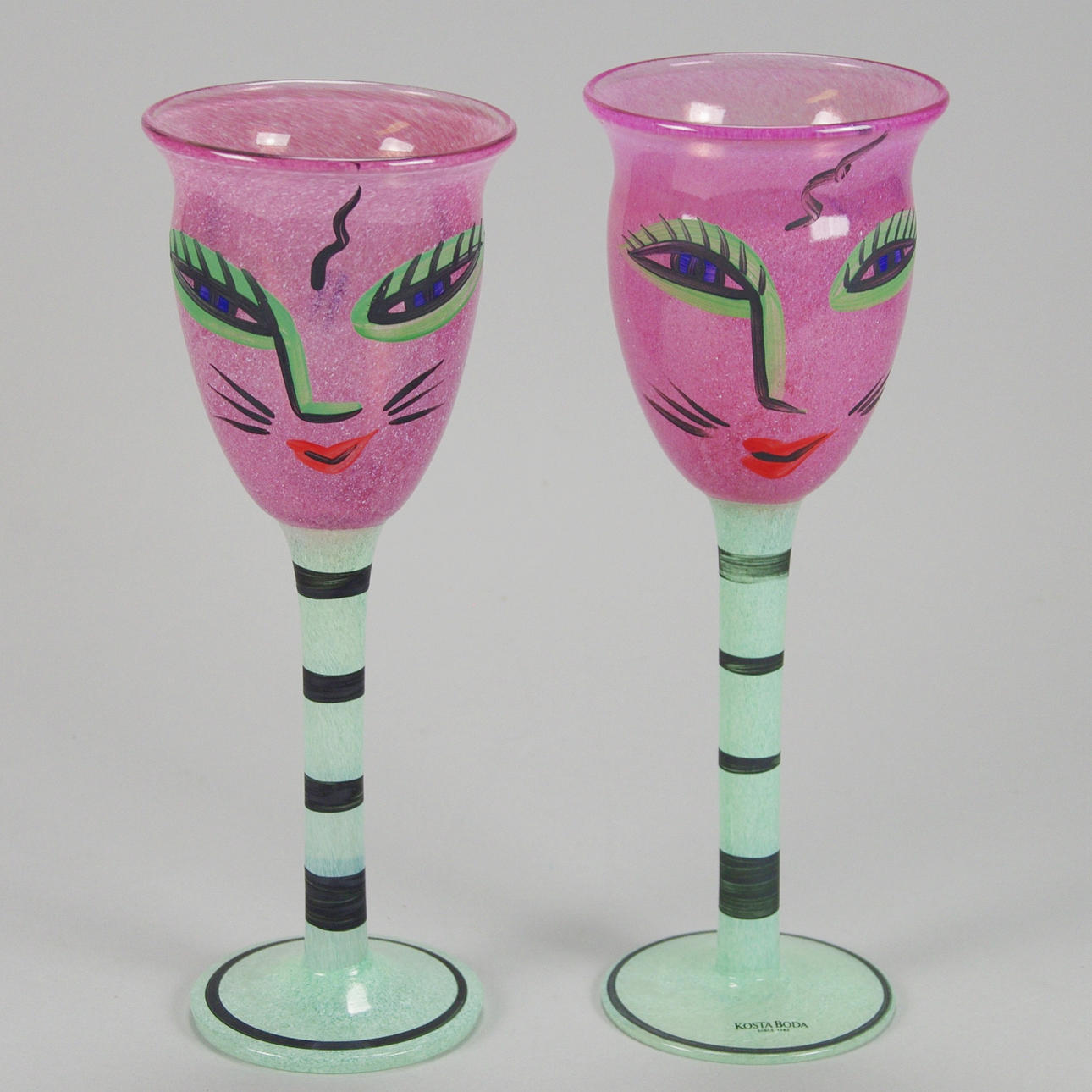 POKALGLAS, 2 stycken, "Caramba", Ulrica Hydman-Vallien, Kosta Boda.