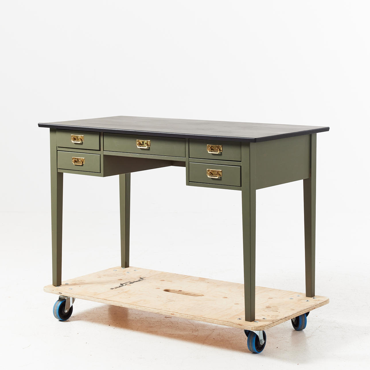 SKRIVBORD, 1900-talets andra hälft, bemålat.