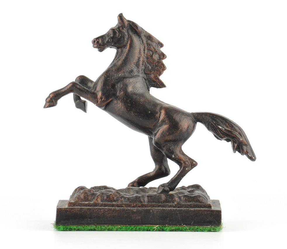 AUFSTEIGENDES PFERD. Liten statyett som liknar Niedersachsen häst.