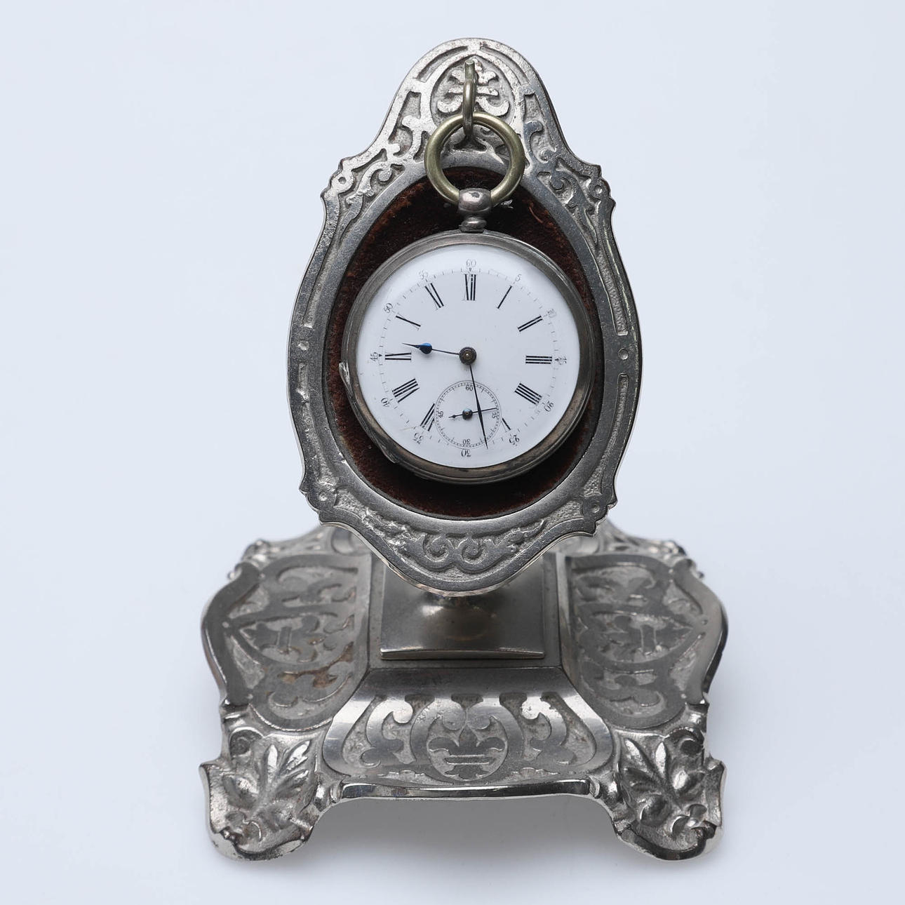 TASCHENUHR UND TASCHENUHRSTÄNDER.