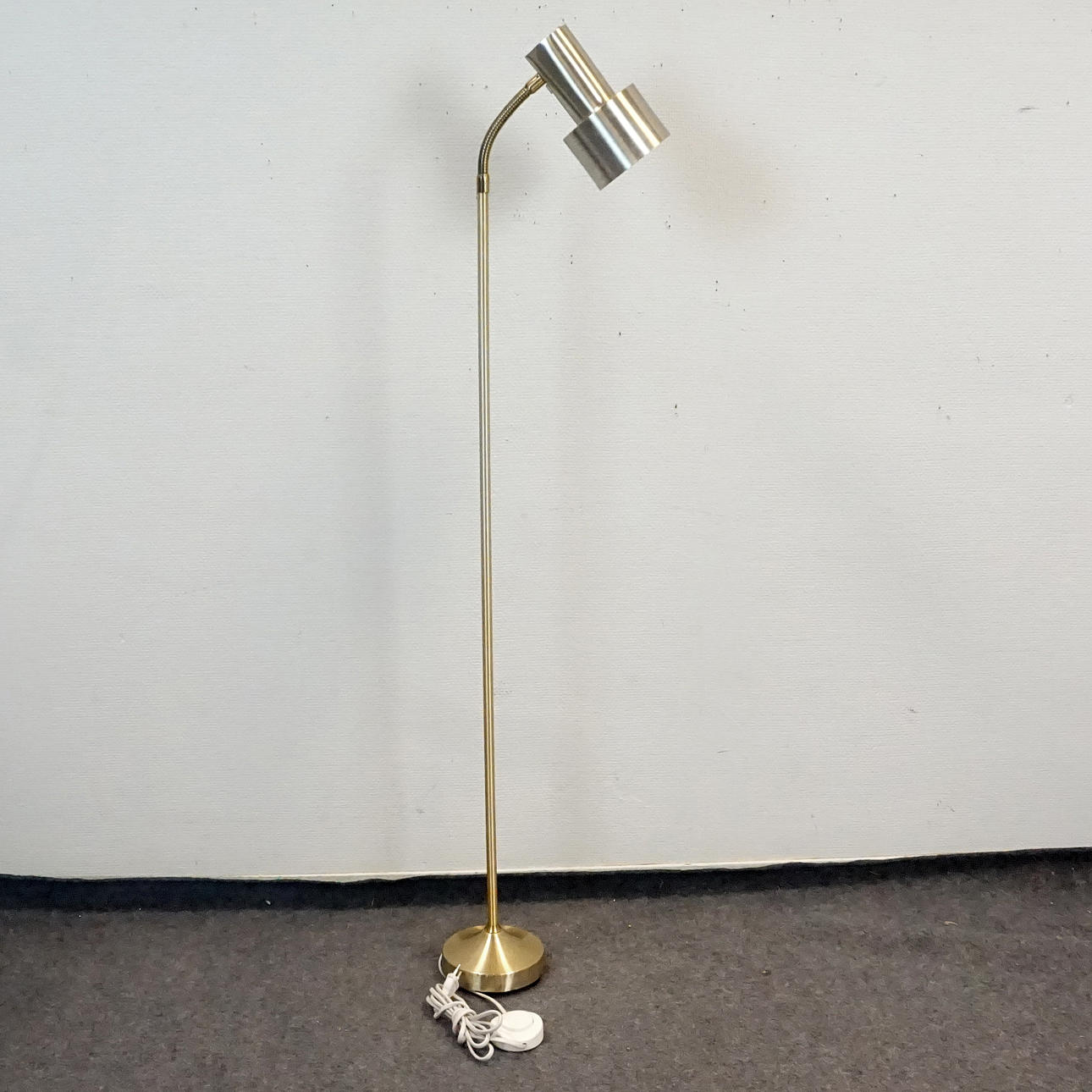 GOLVLAMPA, märkt ANF 511, böjbar.